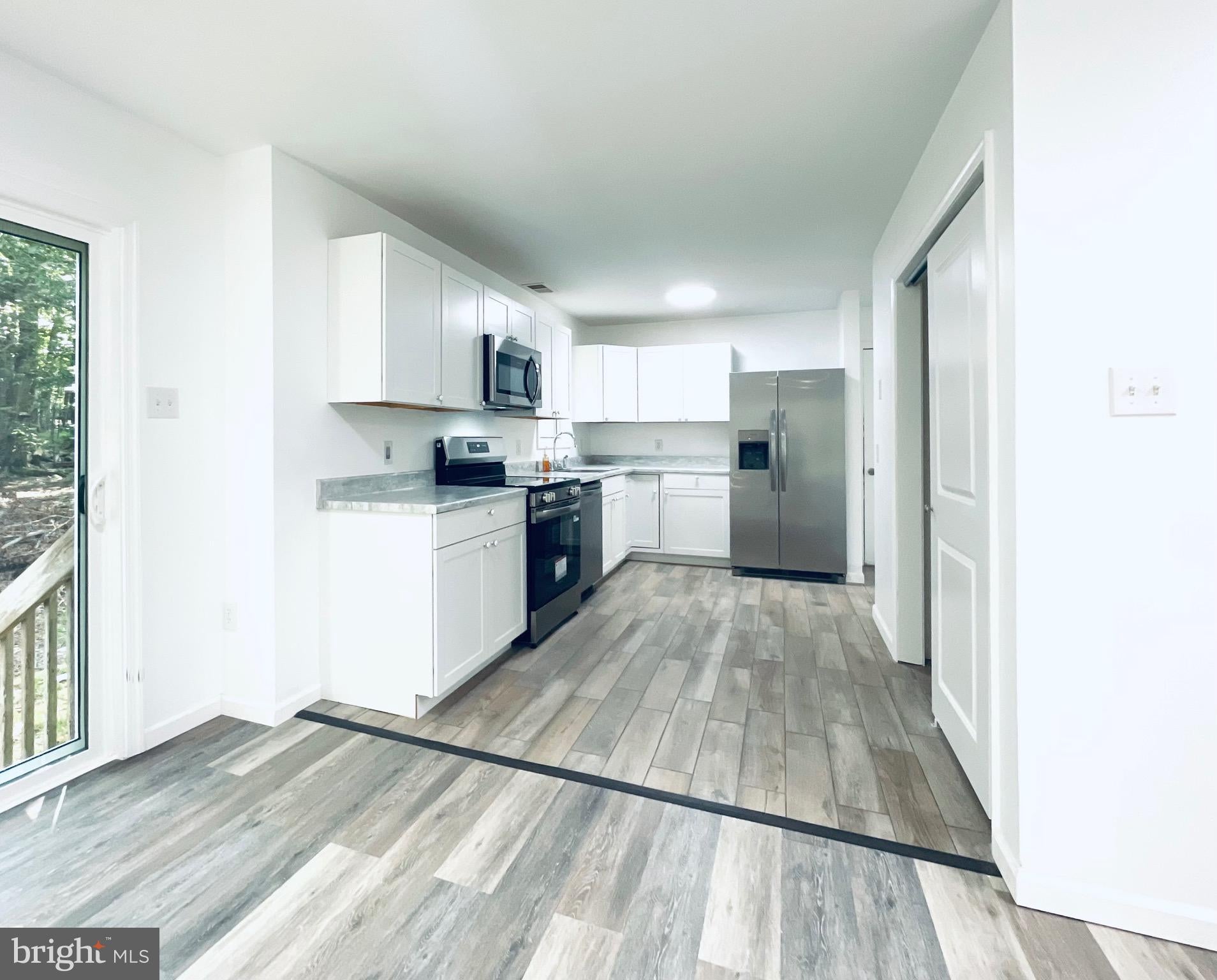 1226 COUNTRY PLACE DRIVE