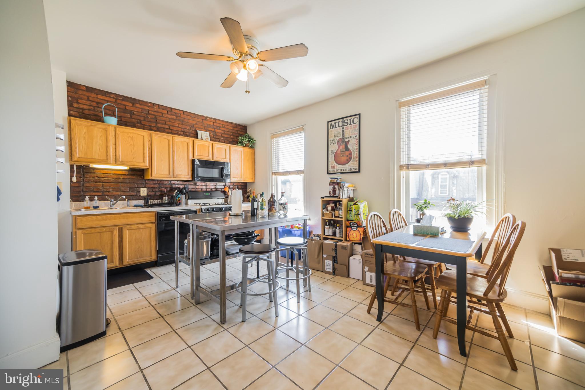 LOGAN SQUARE - Commercial Sale