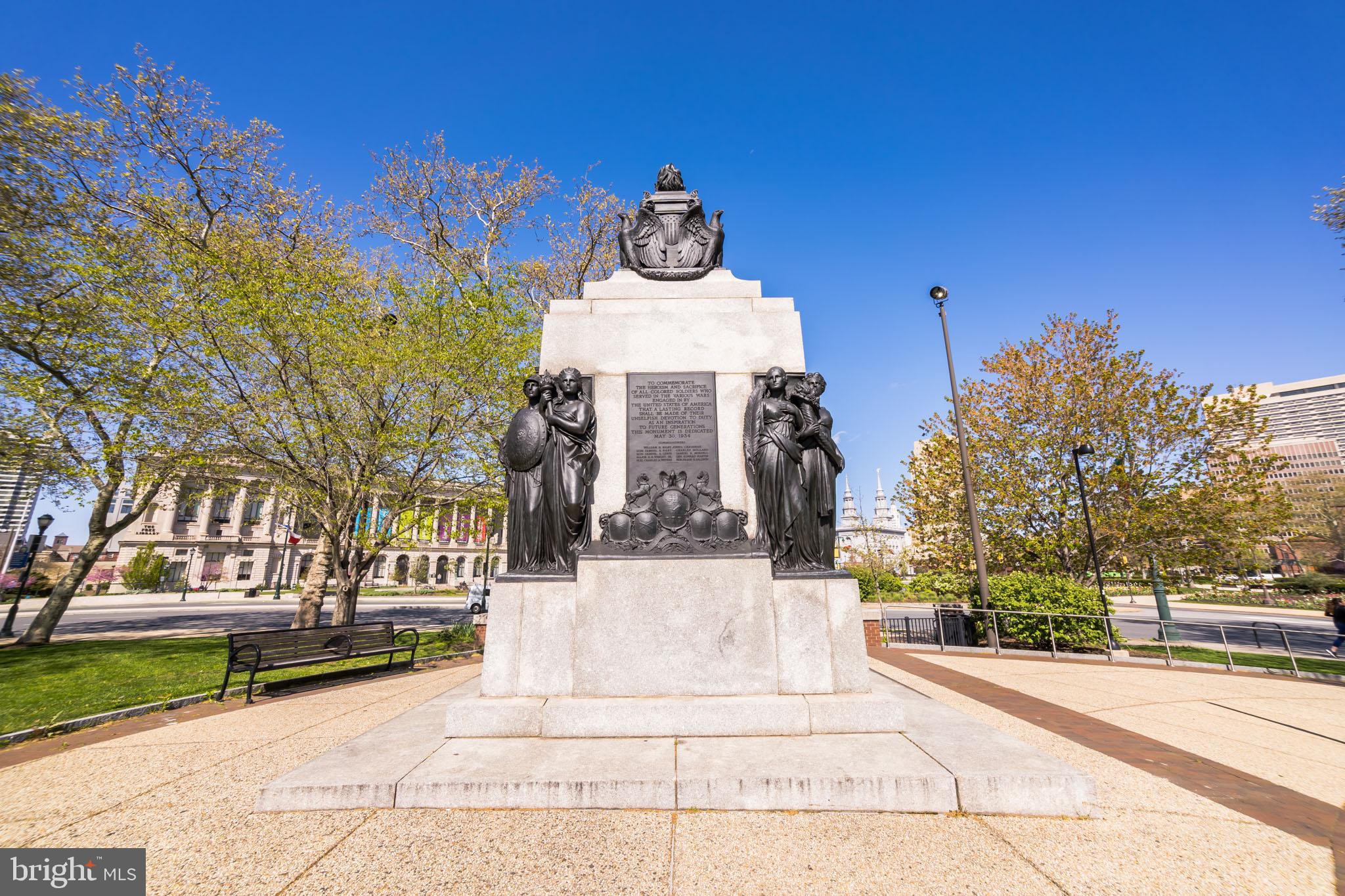 LOGAN SQUARE - Commercial Sale