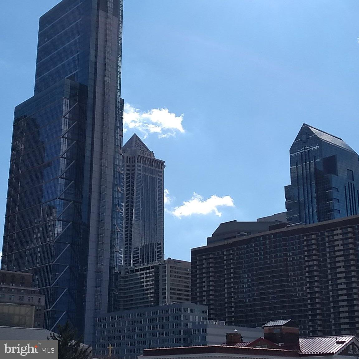 LOGAN SQUARE - Commercial Sale