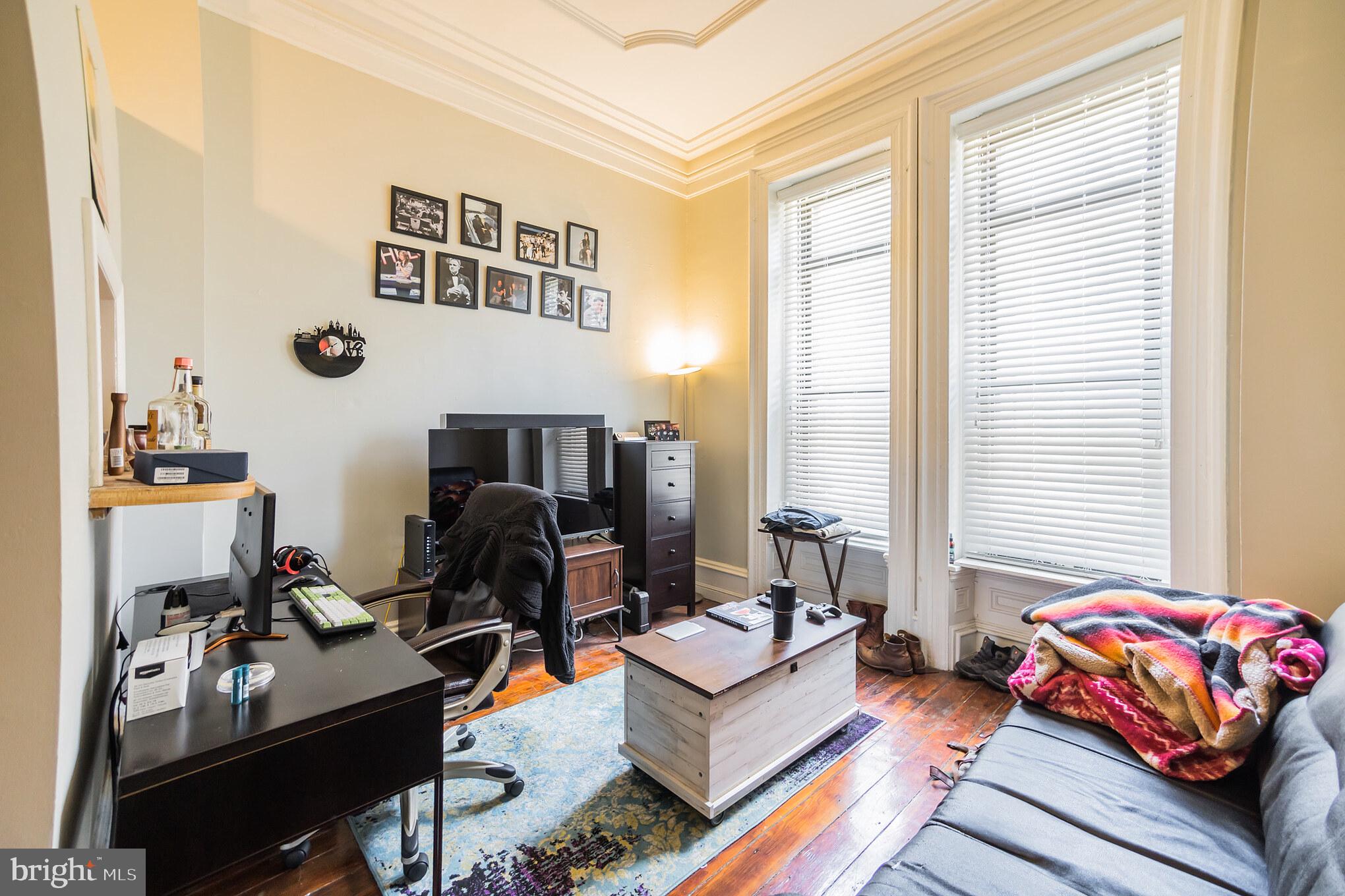 LOGAN SQUARE - Commercial Sale