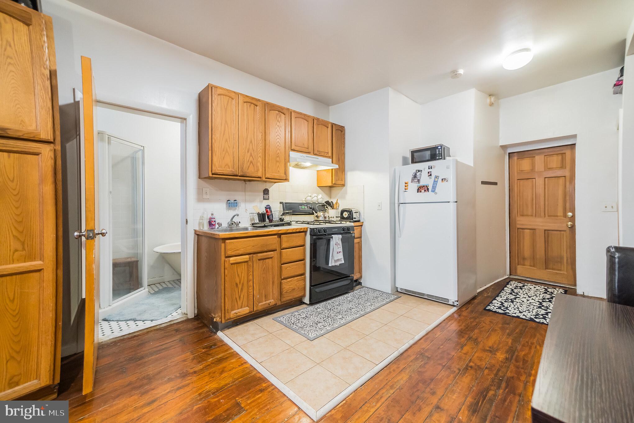 LOGAN SQUARE - Commercial Sale