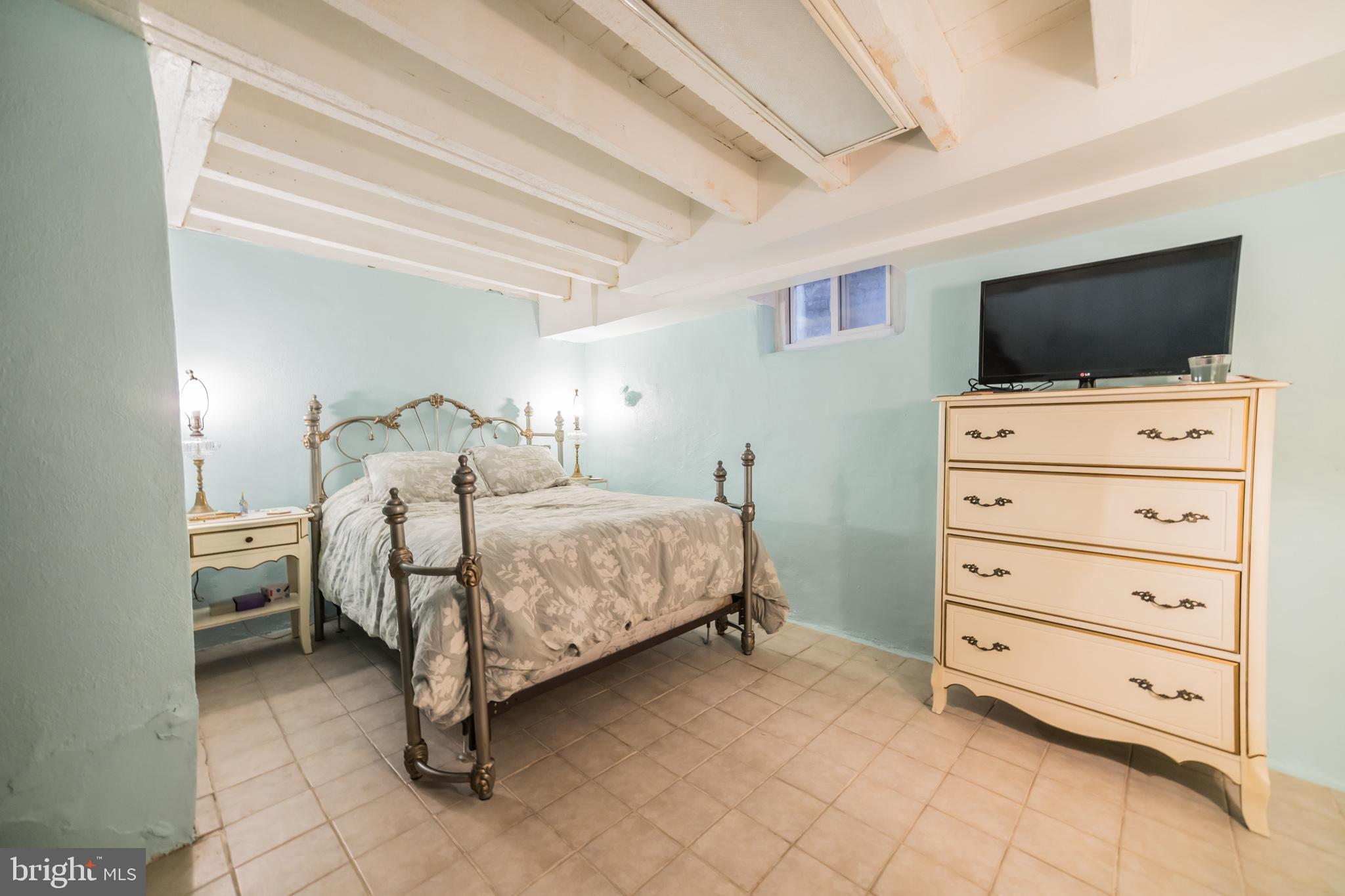 LOGAN SQUARE - Commercial Sale