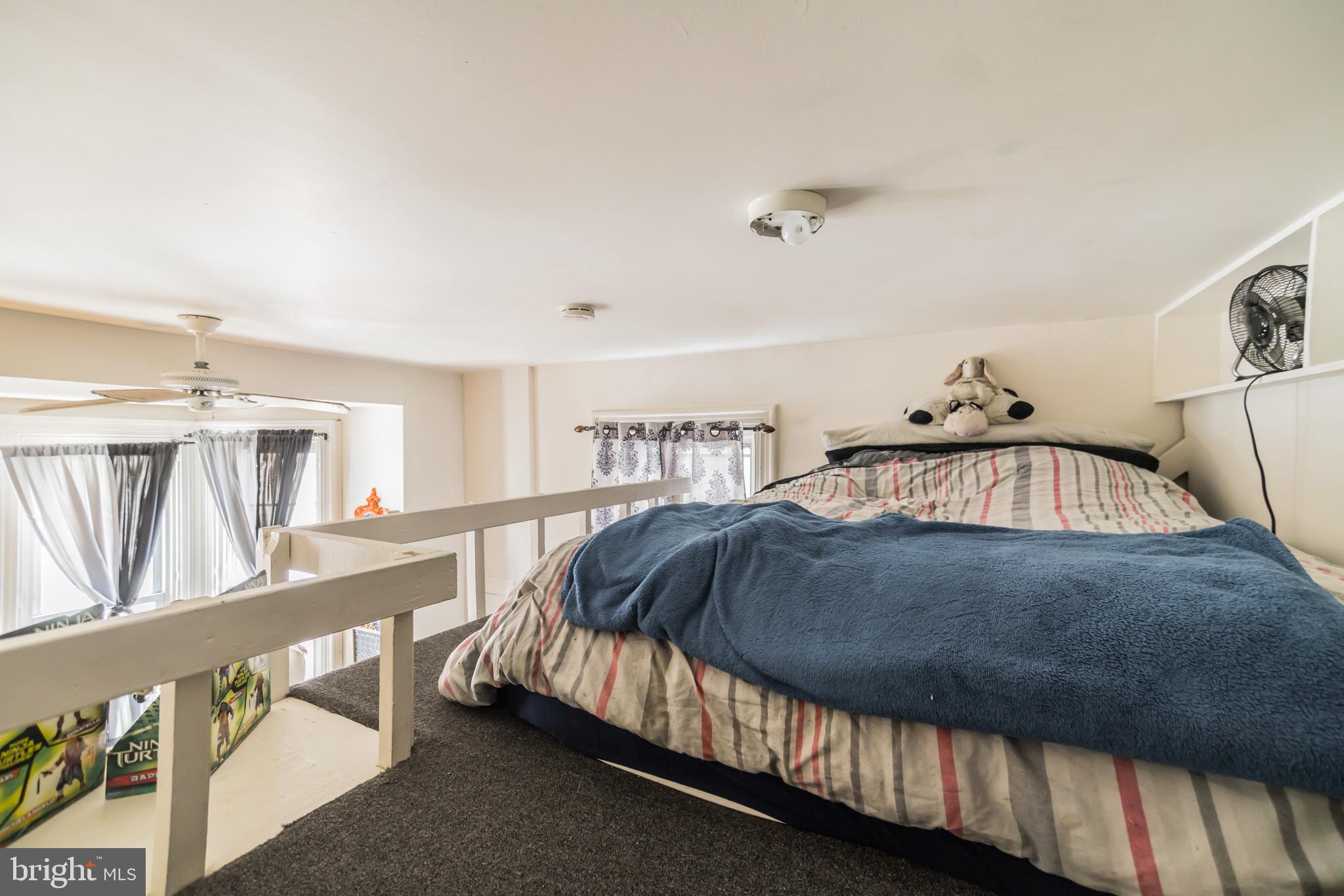 LOGAN SQUARE - Commercial Sale