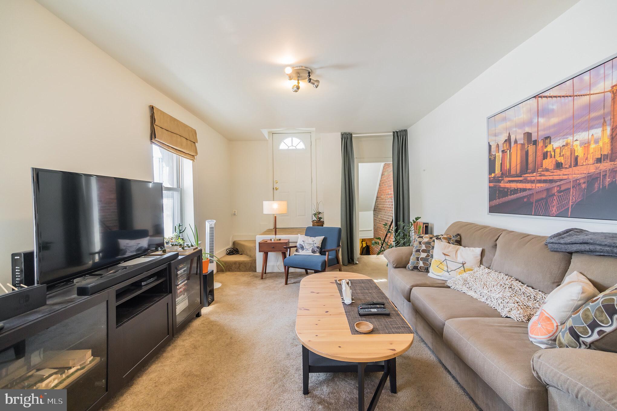 LOGAN SQUARE - Commercial Sale