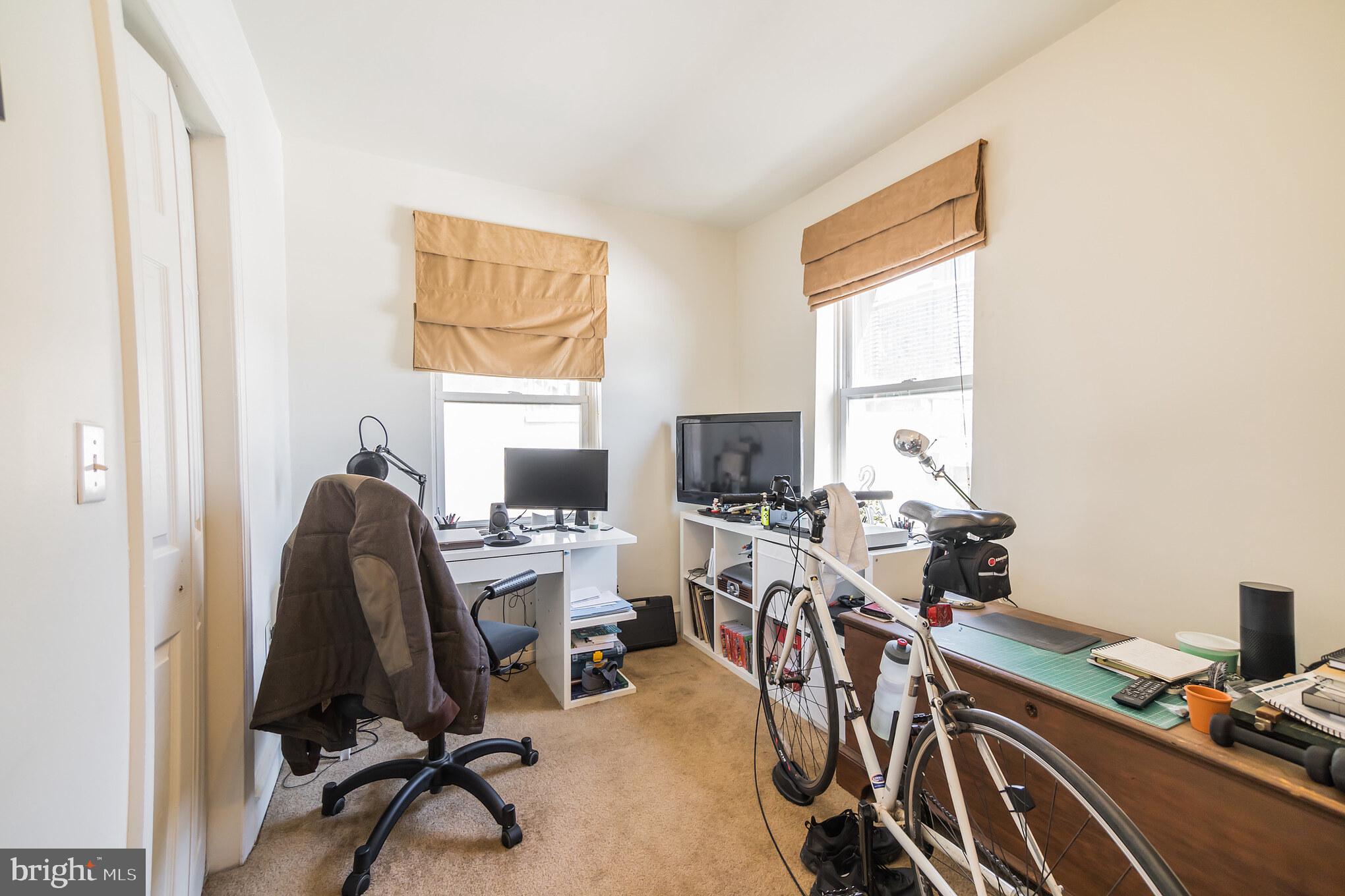 LOGAN SQUARE - Commercial Sale