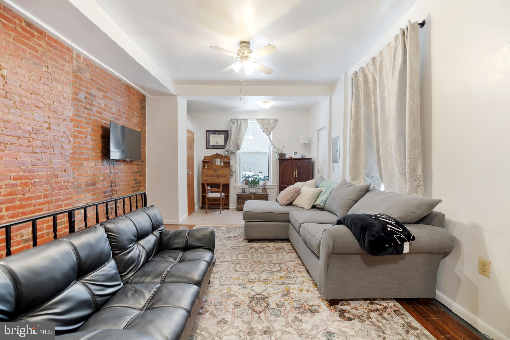 LOGAN SQUARE - Commercial Sale