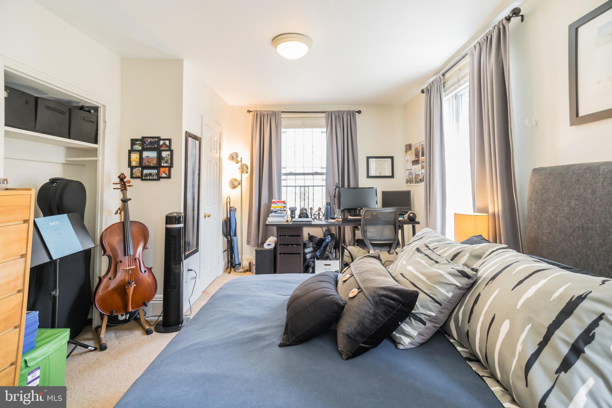 LOGAN SQUARE - Commercial Sale