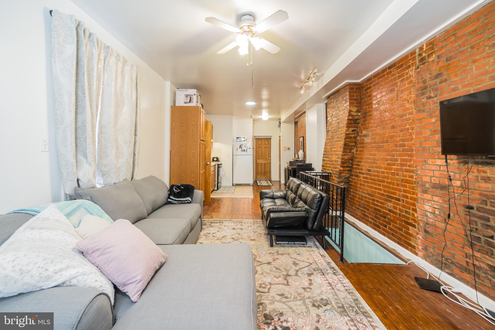 LOGAN SQUARE - Commercial Sale