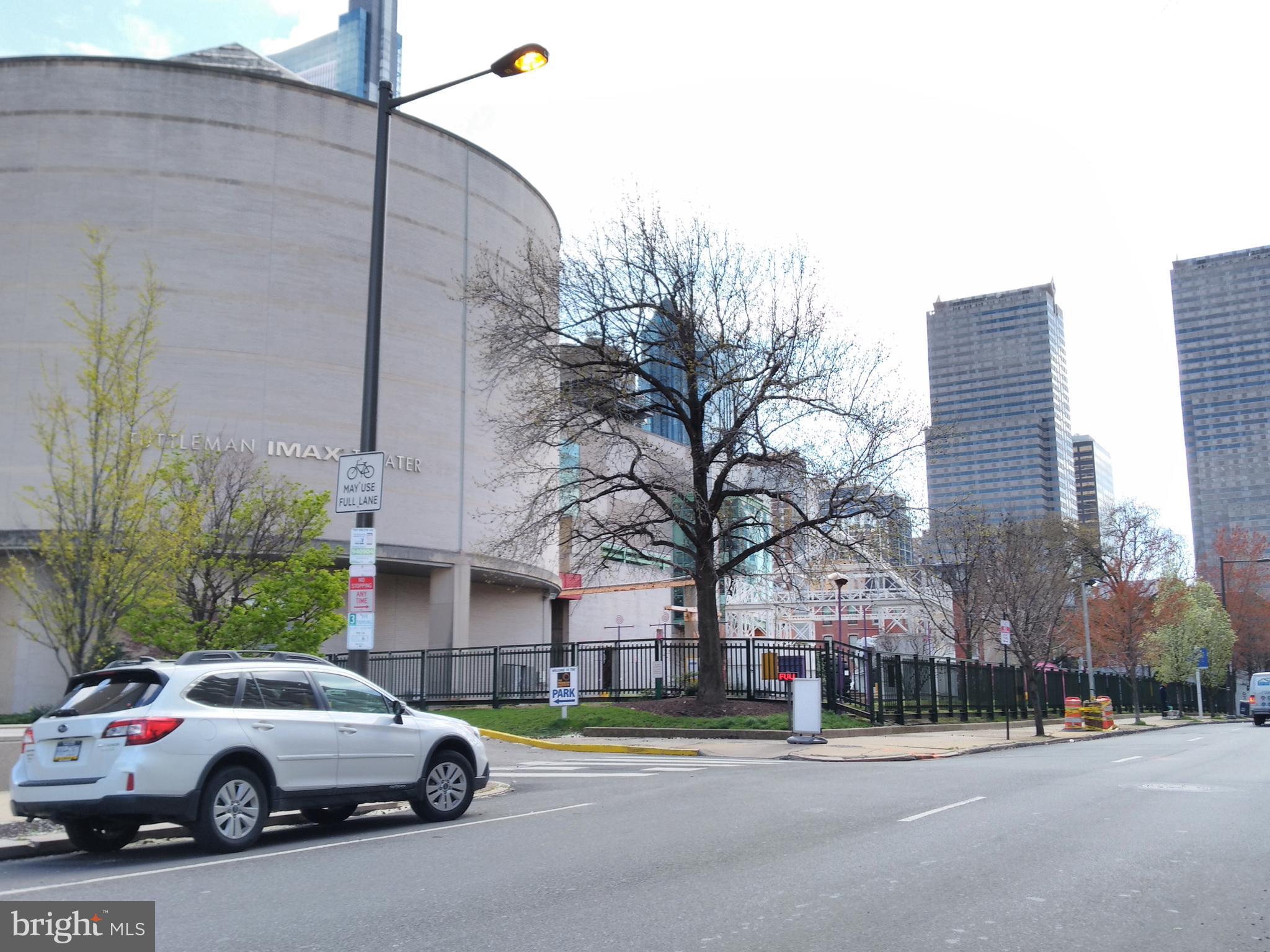 LOGAN SQUARE - Commercial Sale