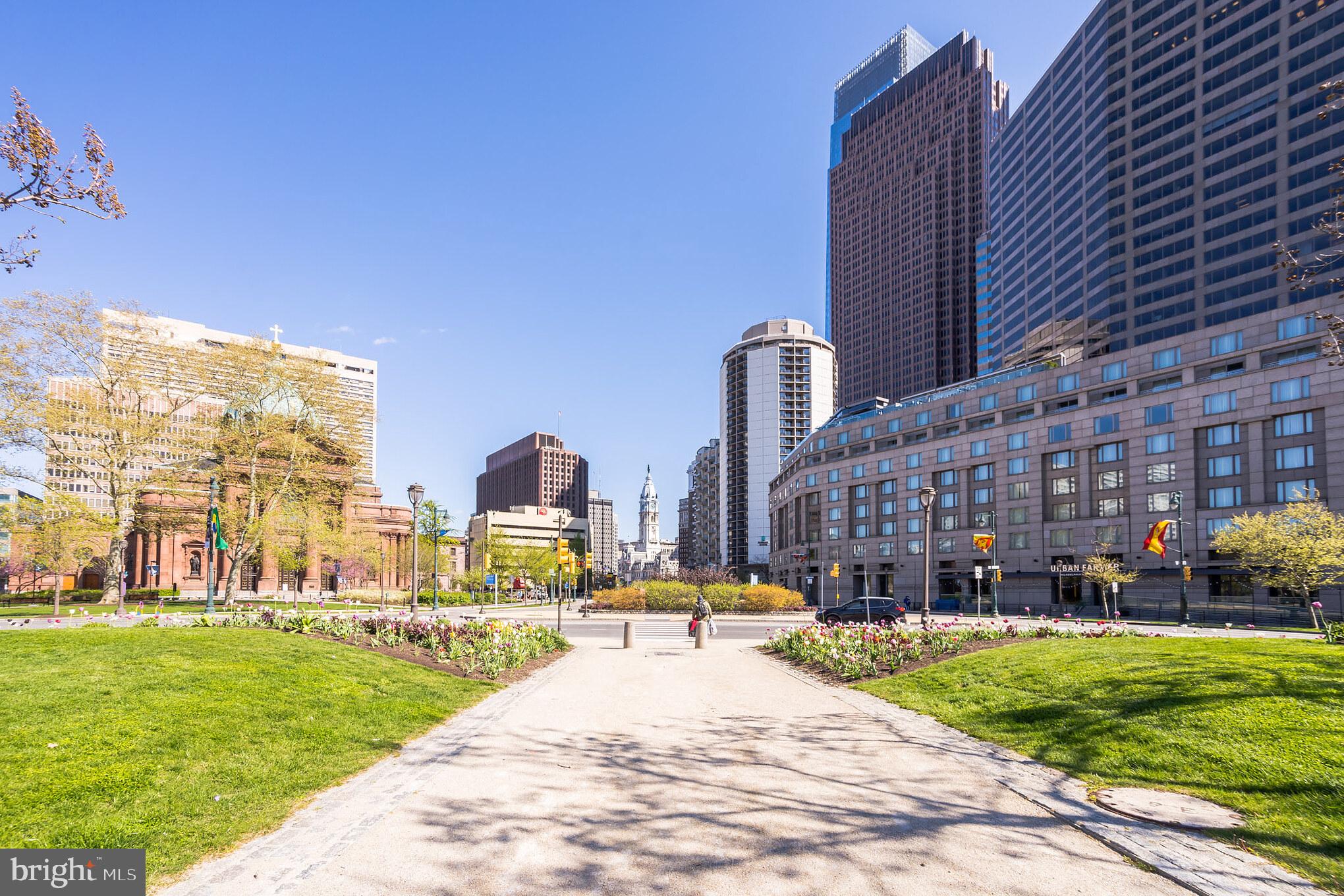 LOGAN SQUARE - Commercial Sale