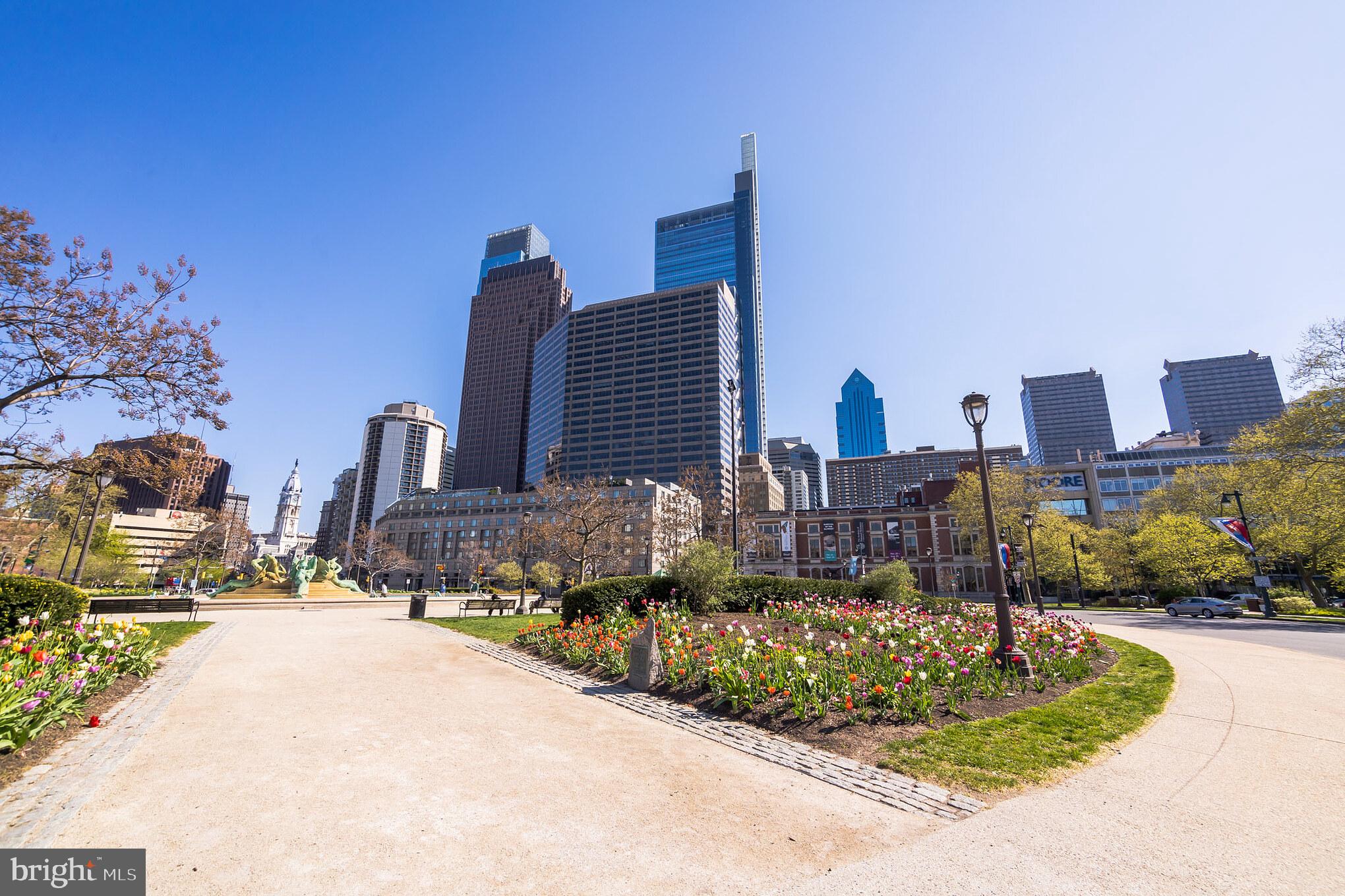 LOGAN SQUARE - Commercial Sale