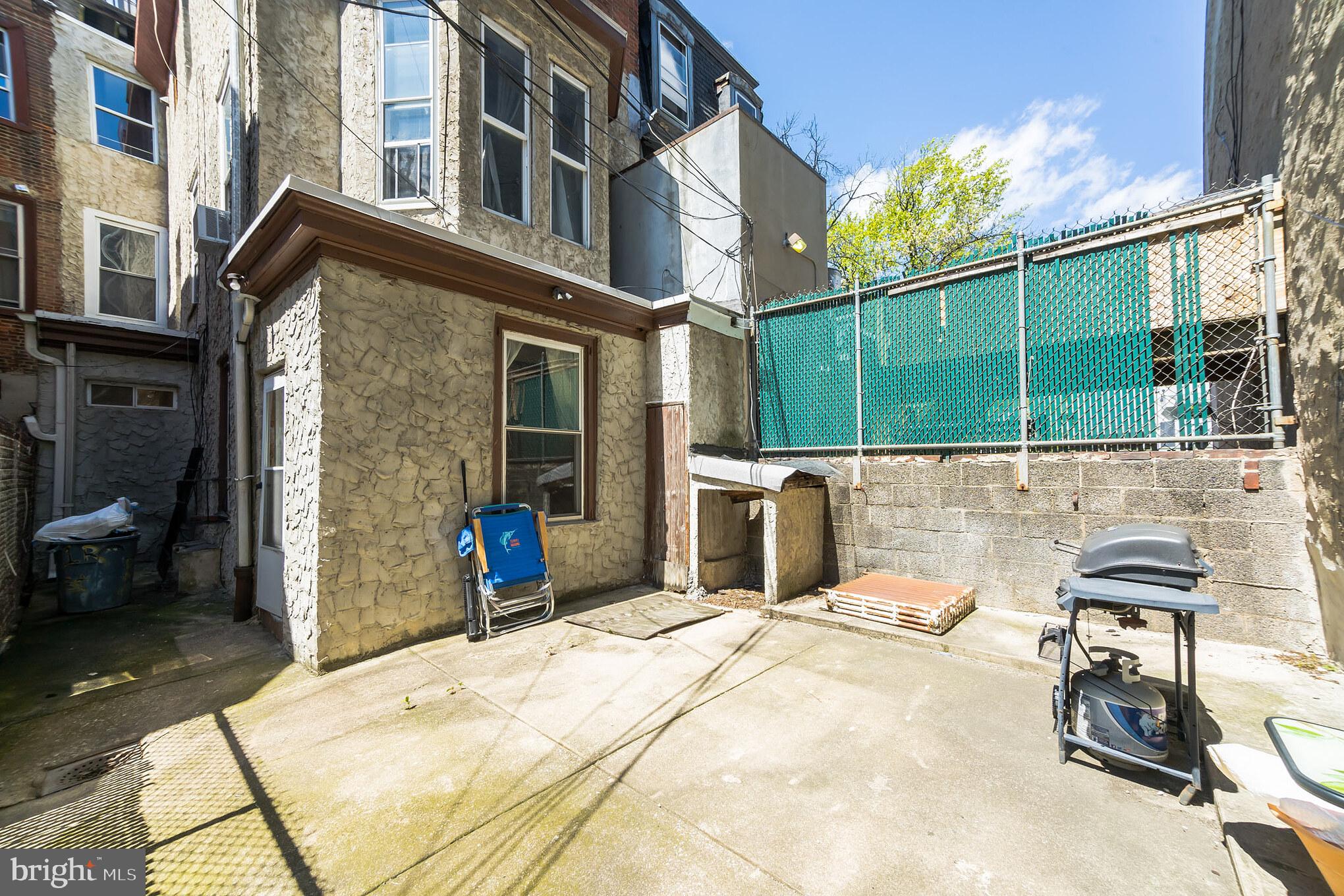 LOGAN SQUARE - Commercial Sale