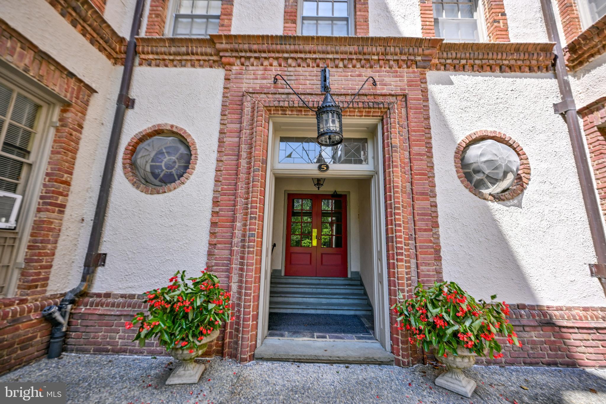 ROLAND PARK - Residential Lease