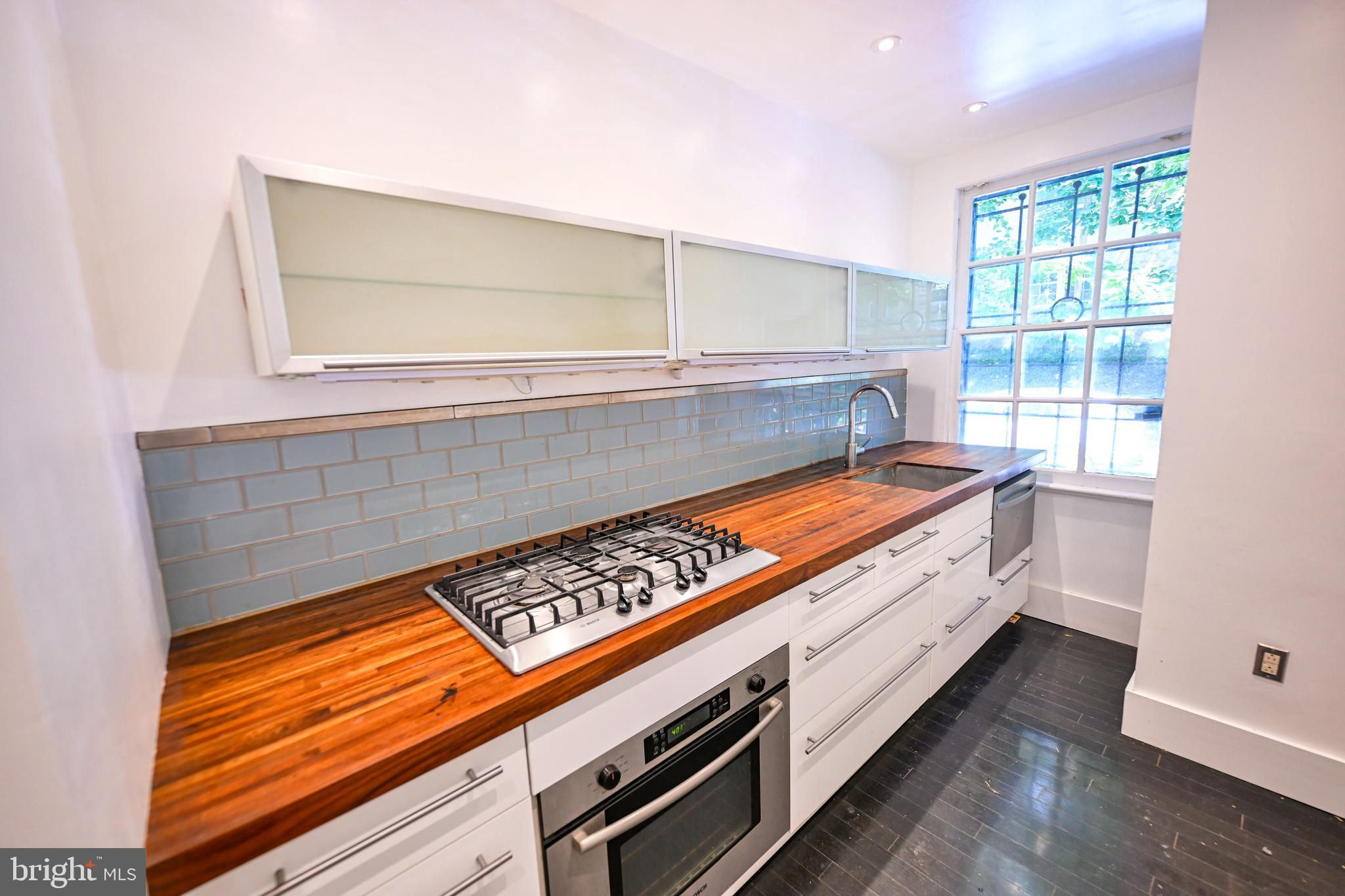 ROLAND PARK - Residential Lease