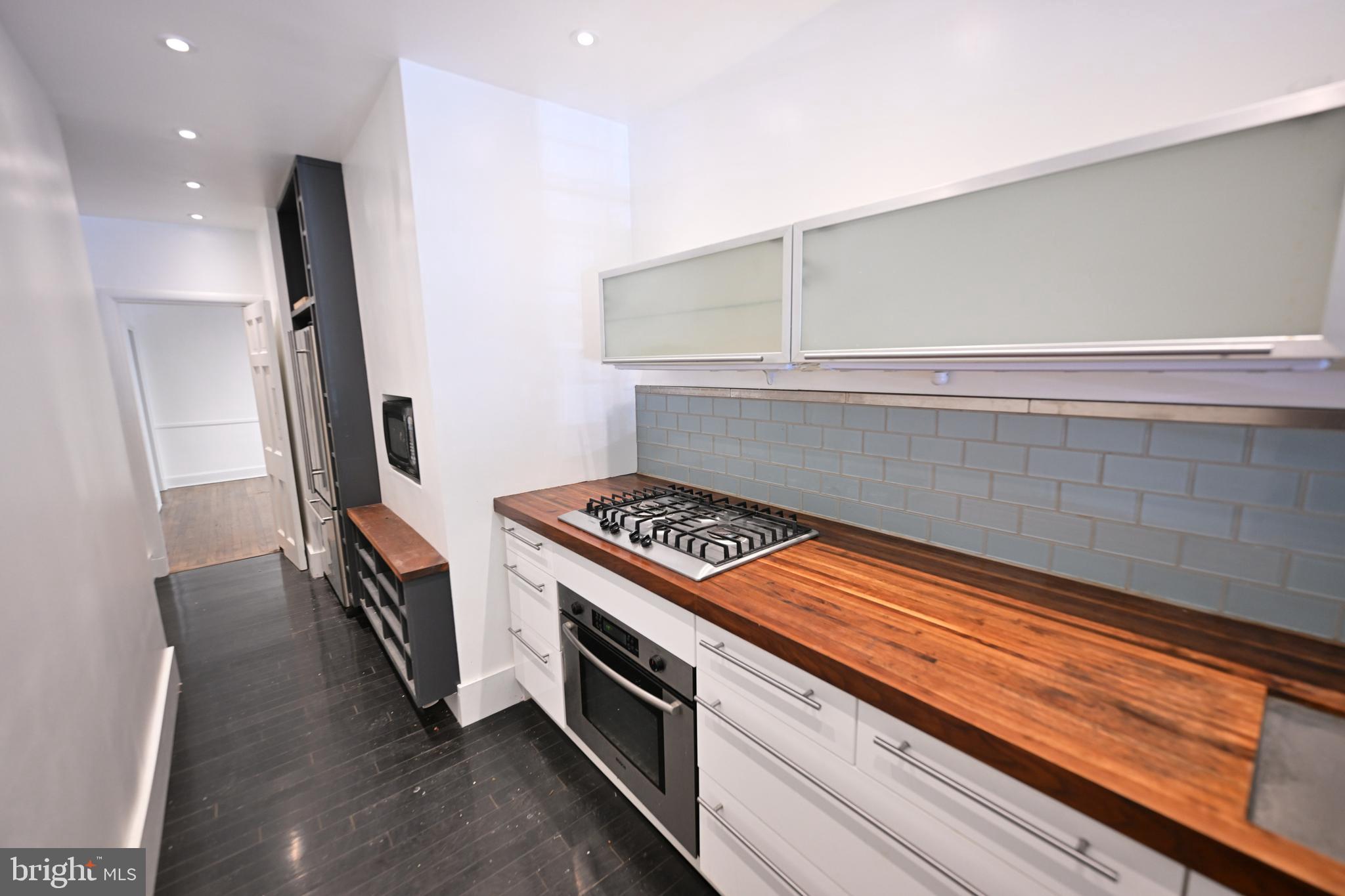 ROLAND PARK - Residential Lease