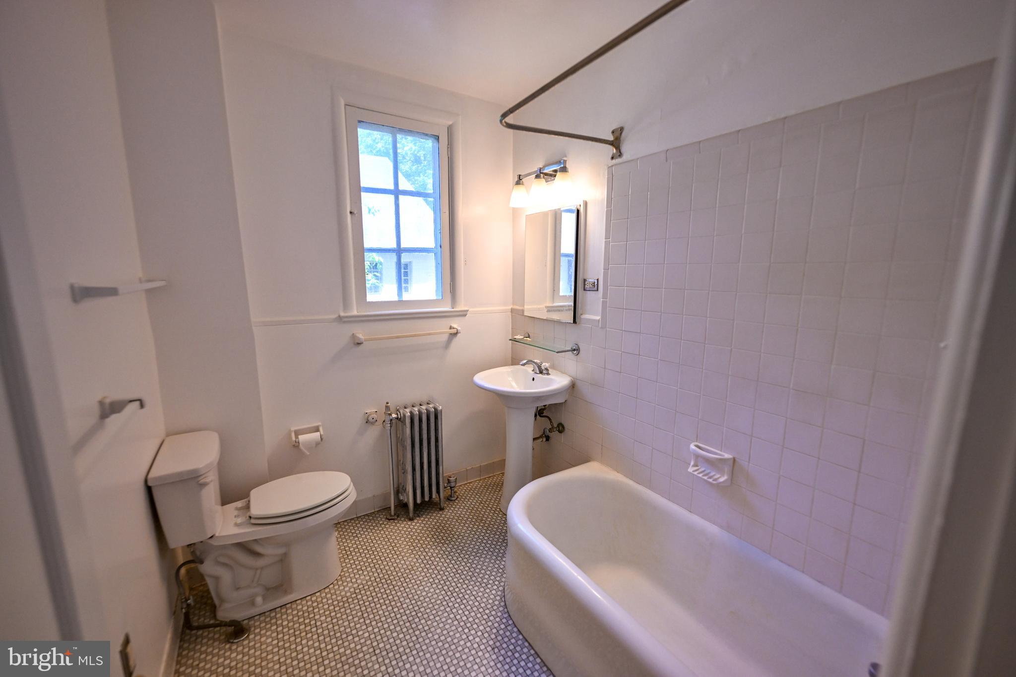 ROLAND PARK - Residential Lease