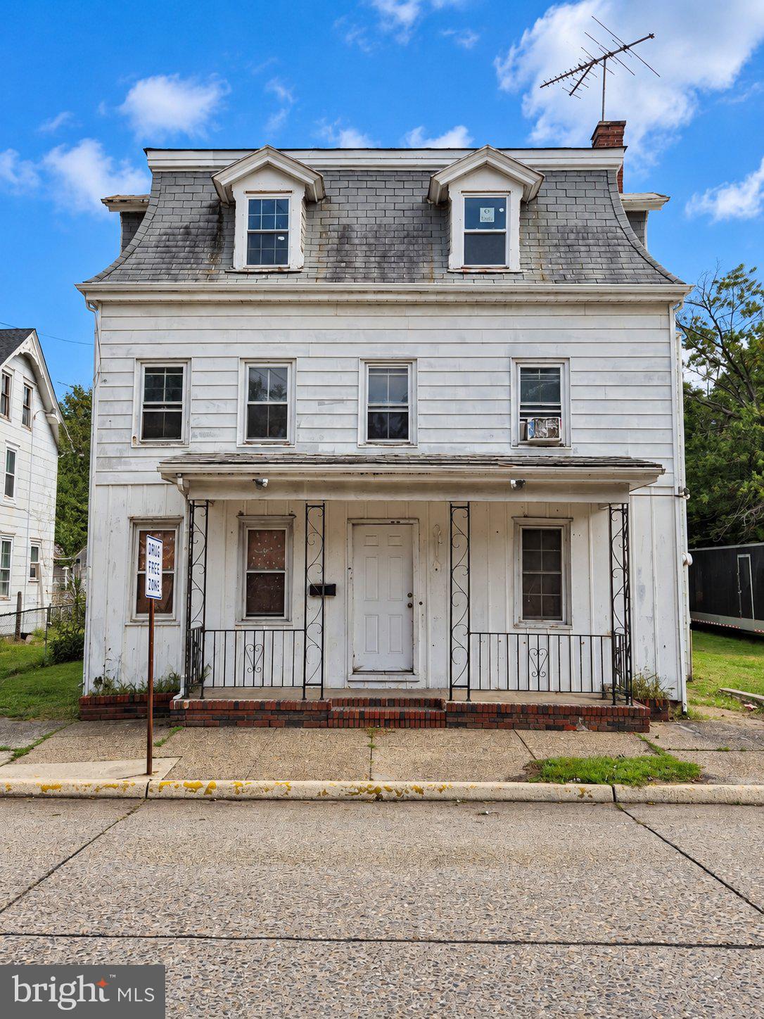 280 E BROADWAY