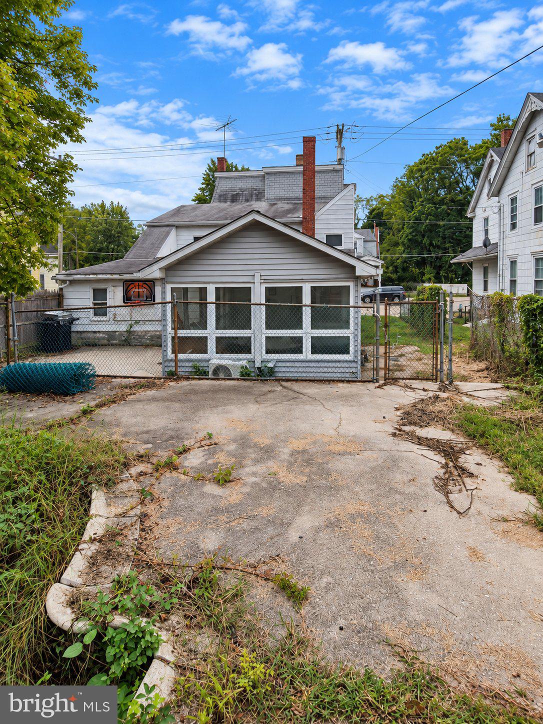 280 E BROADWAY