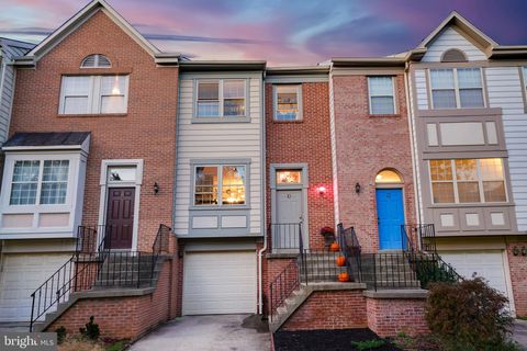 Photo of 10 Martins Square Lane, ROCKVILLE, MD 20850 (MLS # MDMC2205260)