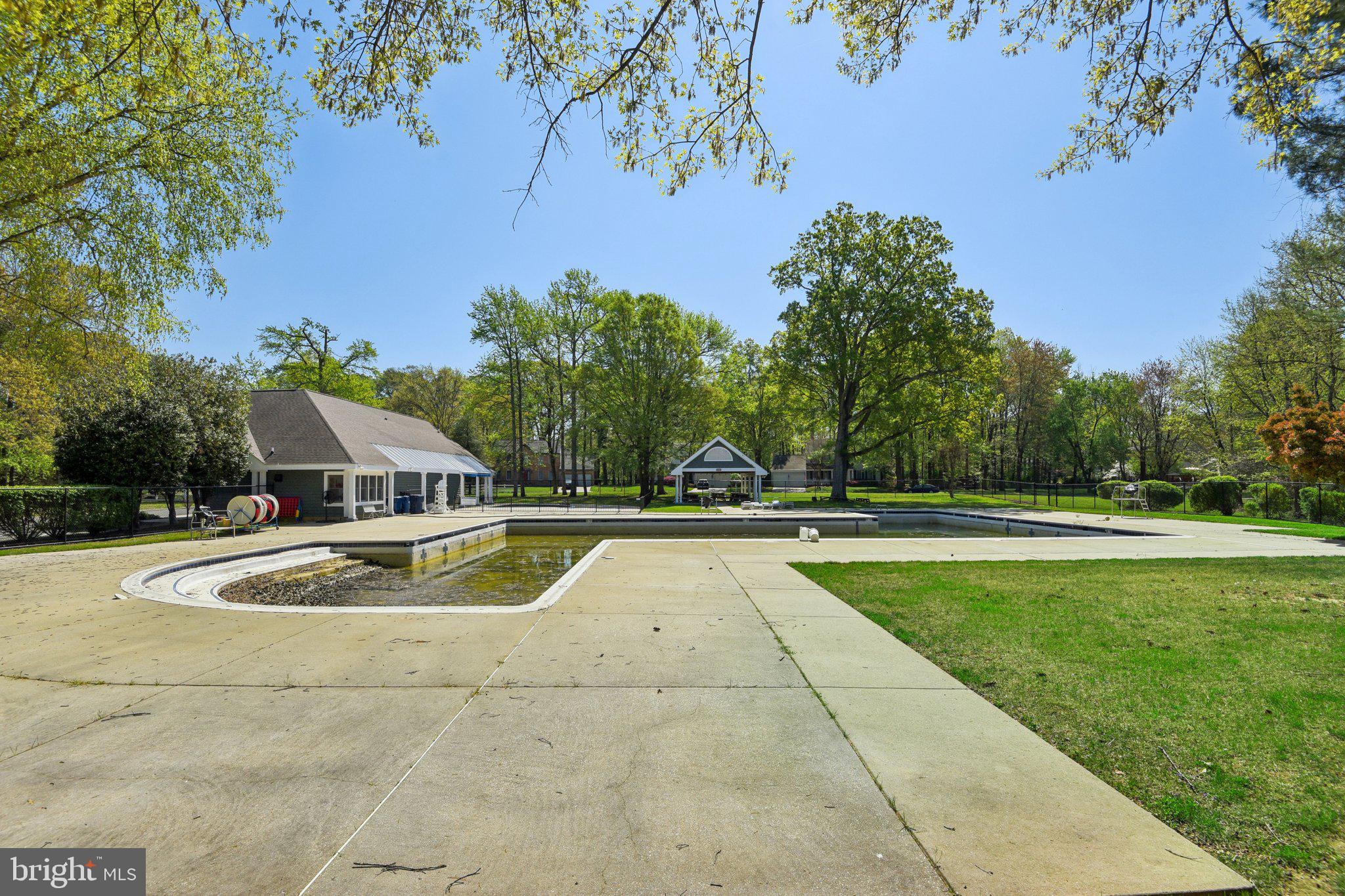 HUNT MEADOW - Residential