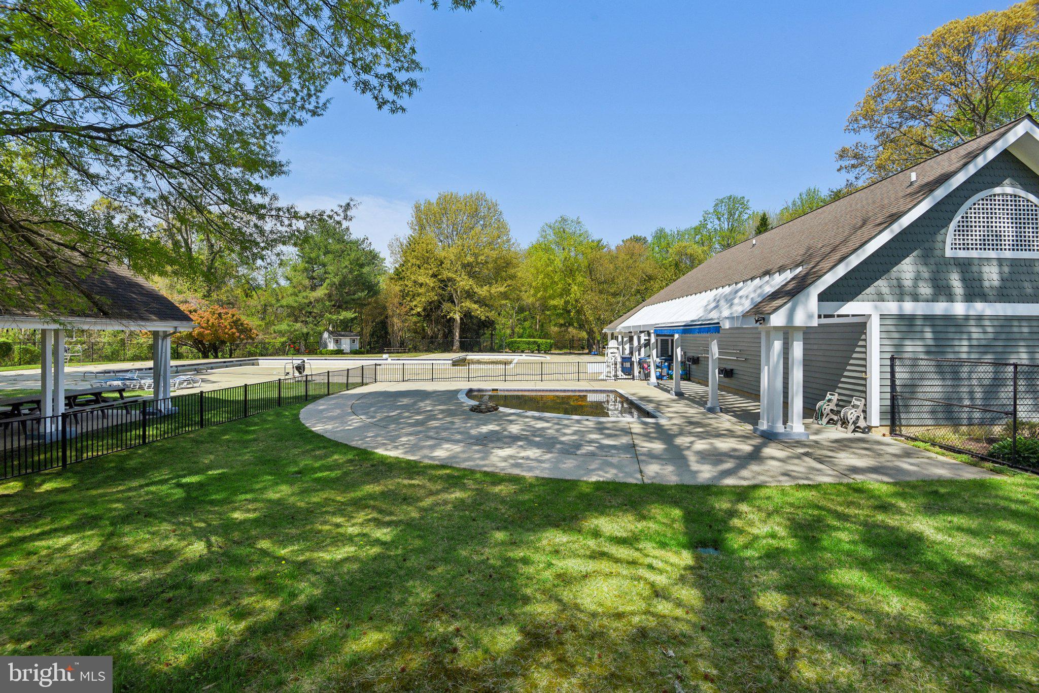 HUNT MEADOW - Residential