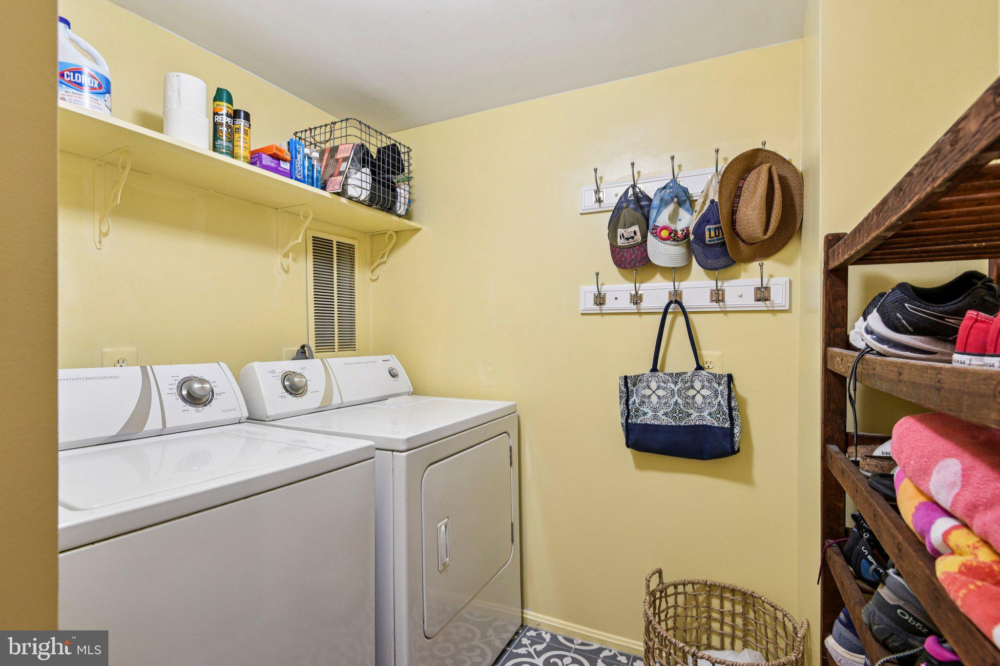 HUNT MEADOW - Residential