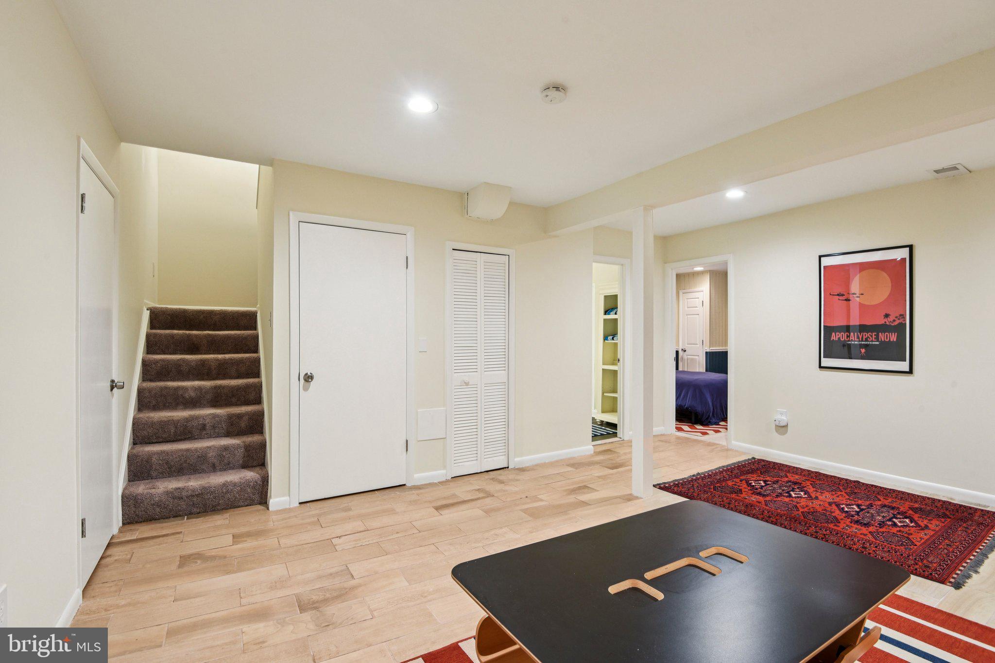 HUNT MEADOW - Residential