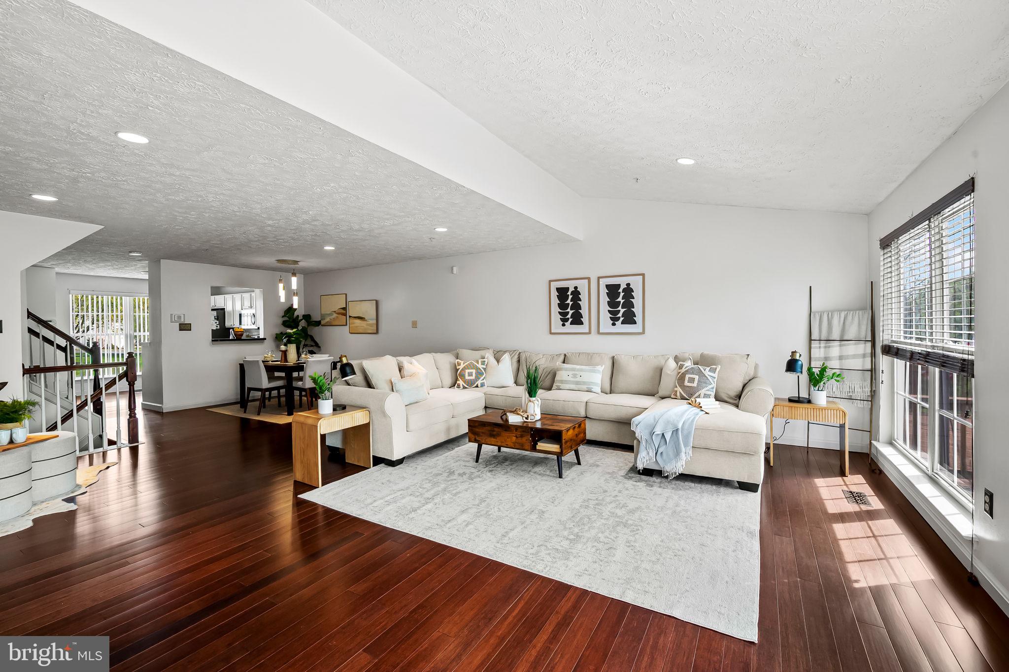 CONSTANT FRIENDSHIP - Residential