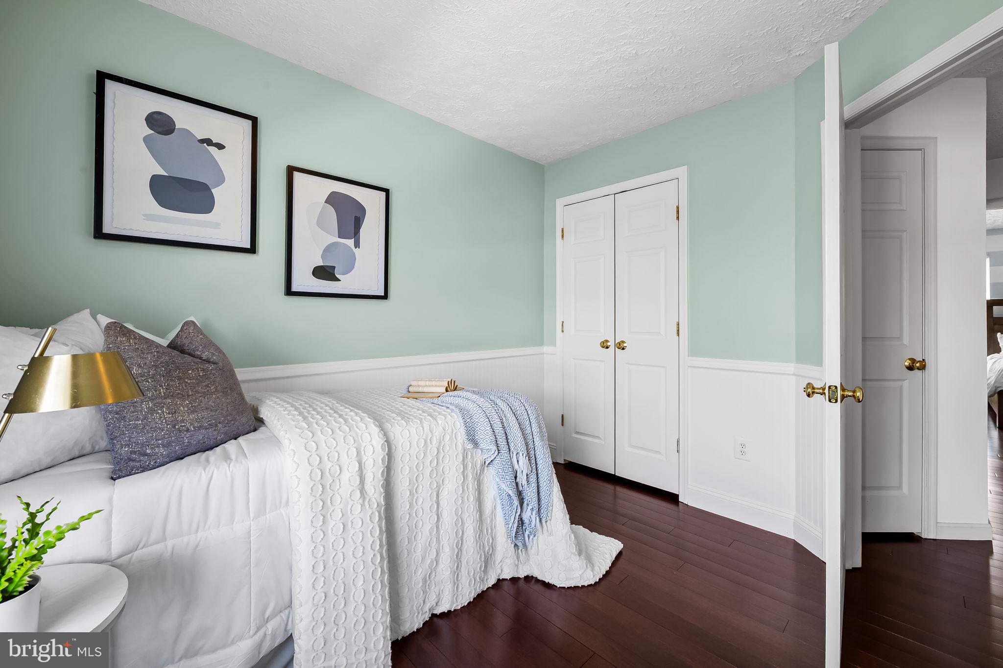 CONSTANT FRIENDSHIP - Residential