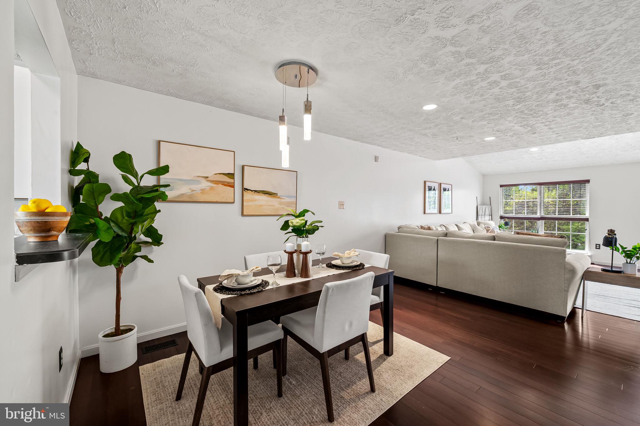 CONSTANT FRIENDSHIP - Residential