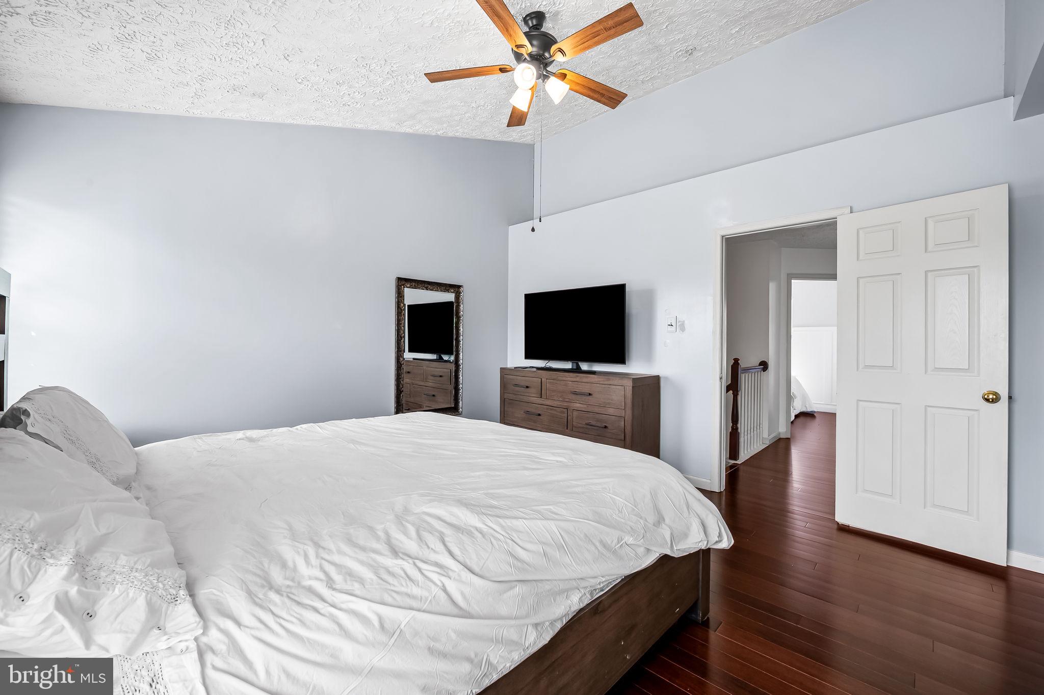 CONSTANT FRIENDSHIP - Residential