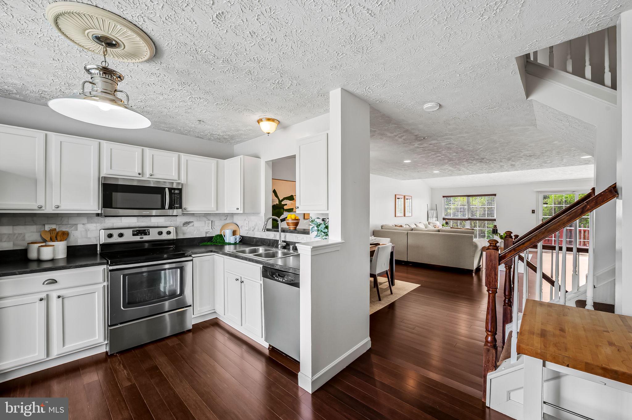 CONSTANT FRIENDSHIP - Residential