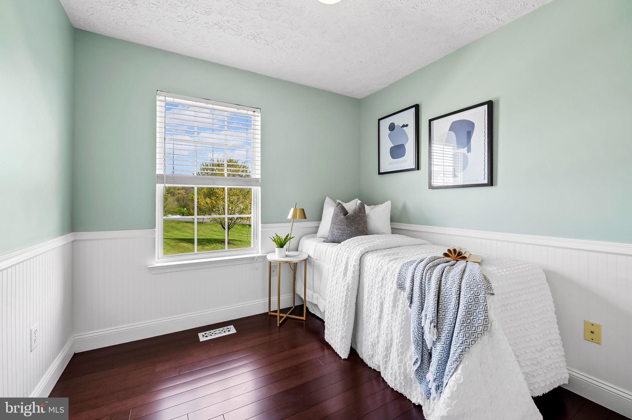 CONSTANT FRIENDSHIP - Residential