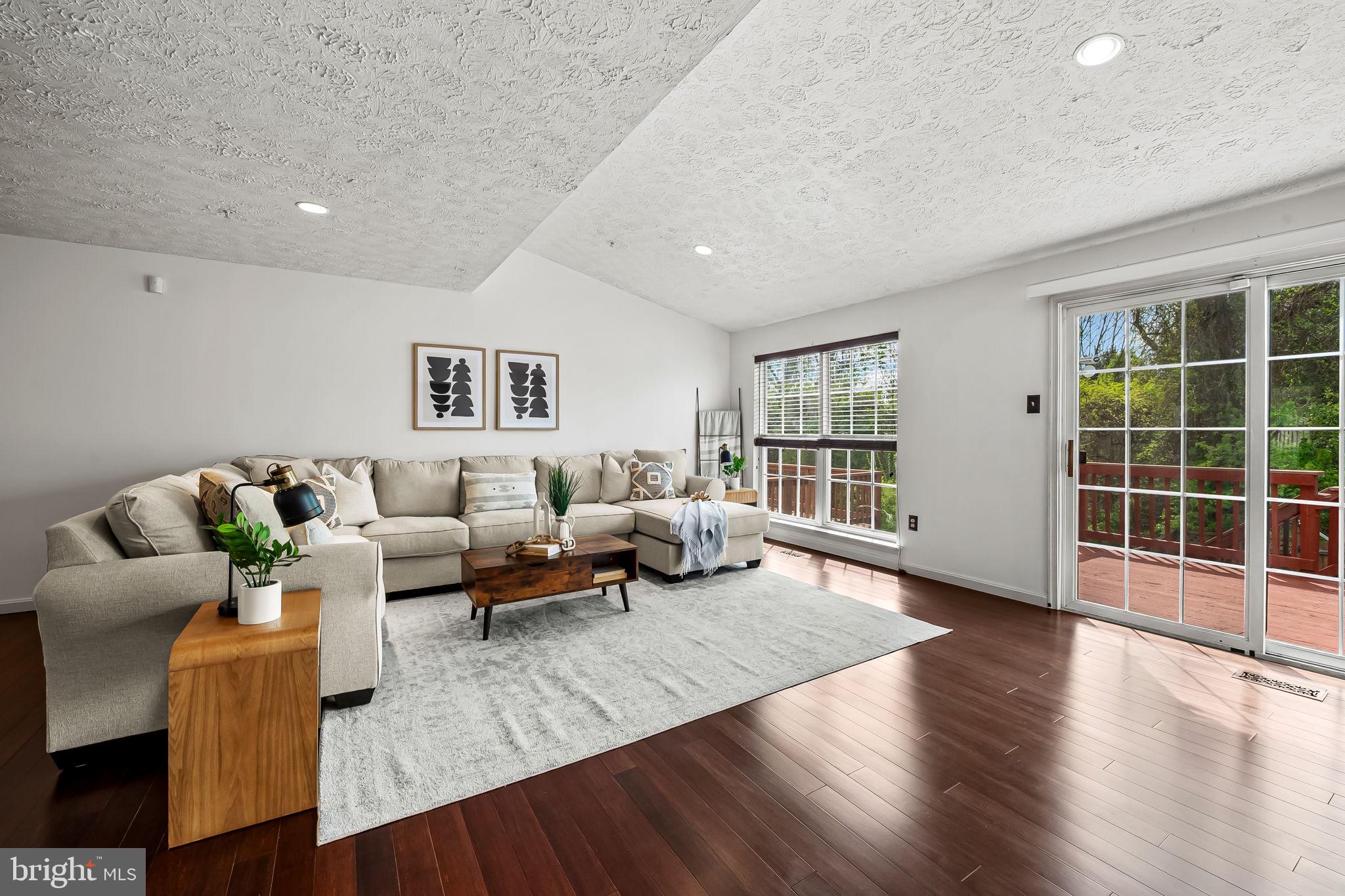 CONSTANT FRIENDSHIP - Residential