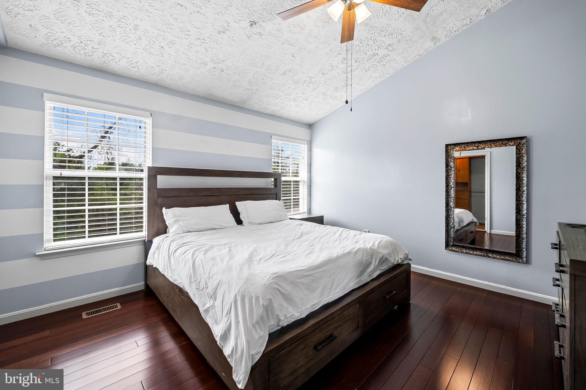 CONSTANT FRIENDSHIP - Residential