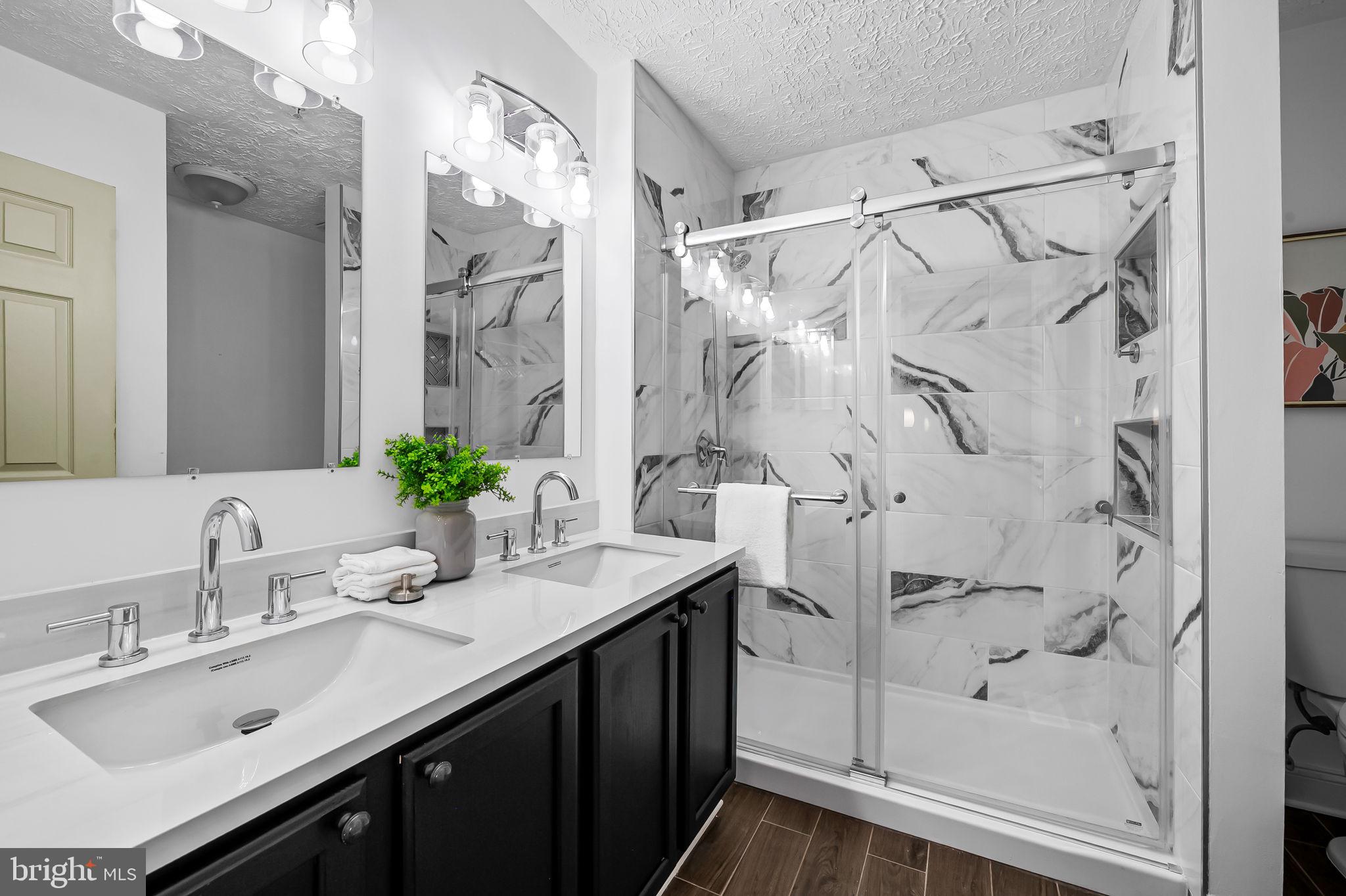 CONSTANT FRIENDSHIP - Residential