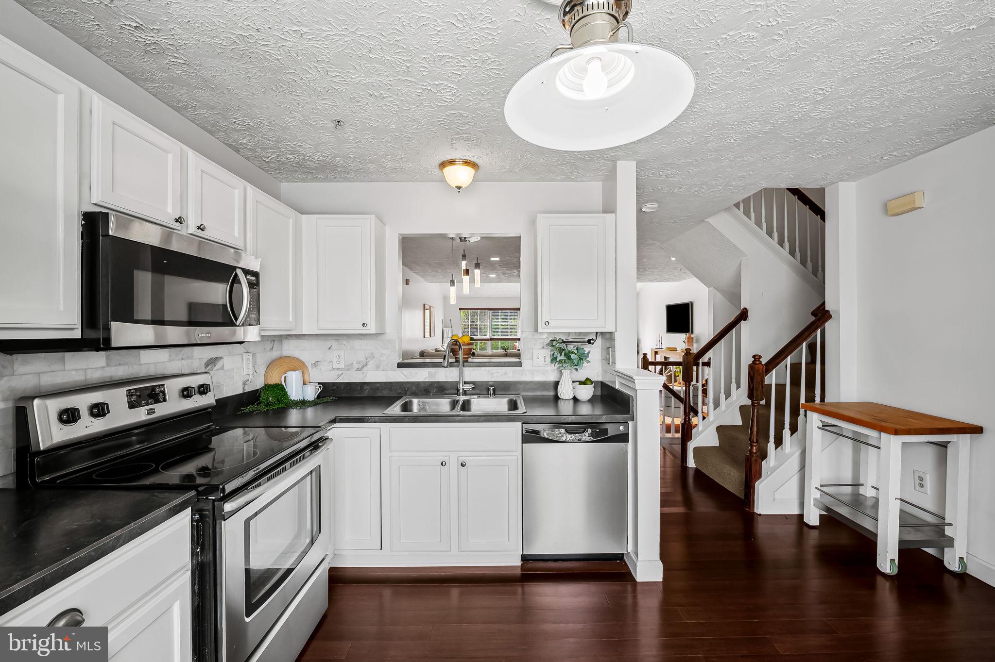 CONSTANT FRIENDSHIP - Residential