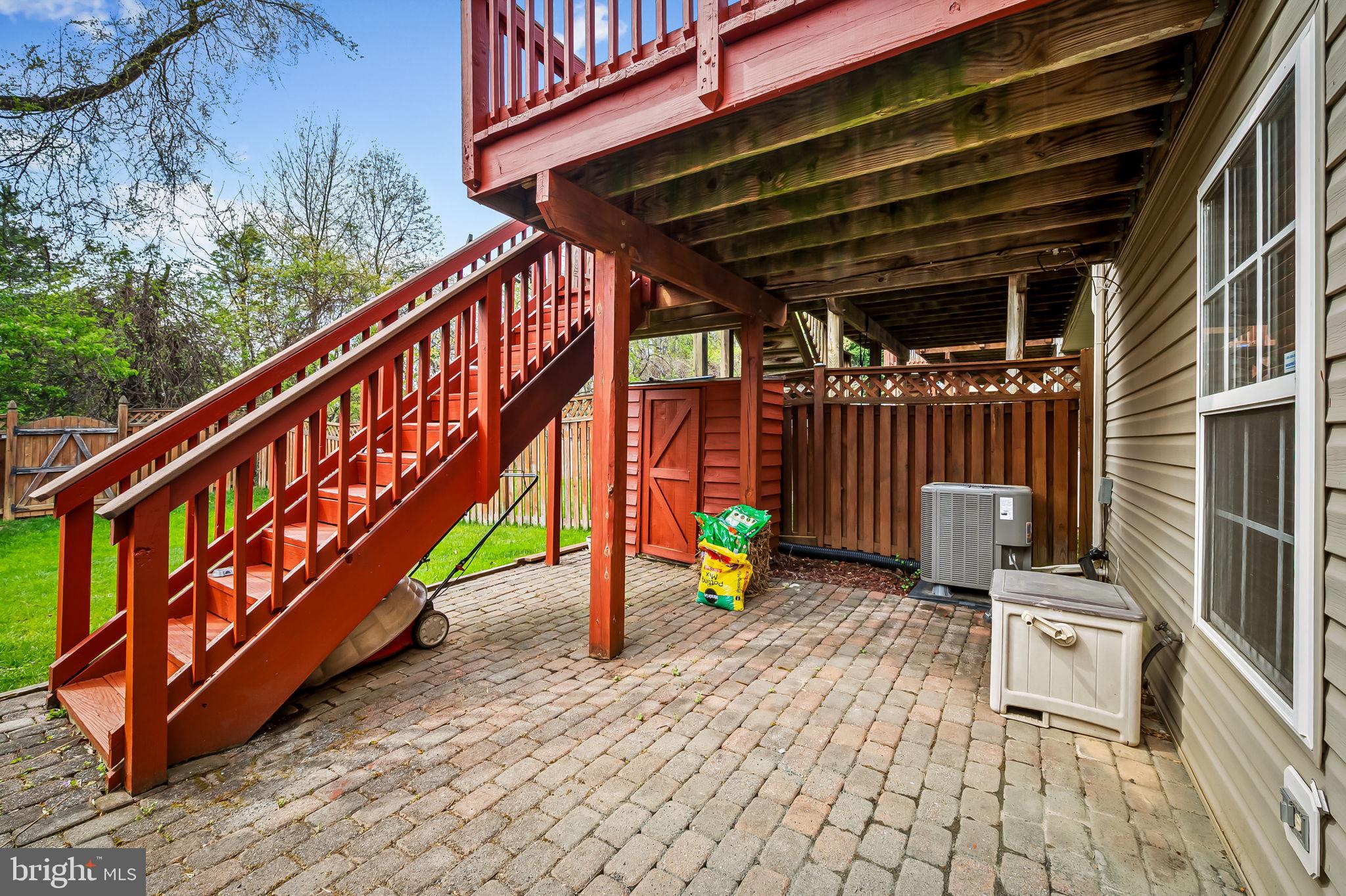 CONSTANT FRIENDSHIP - Residential