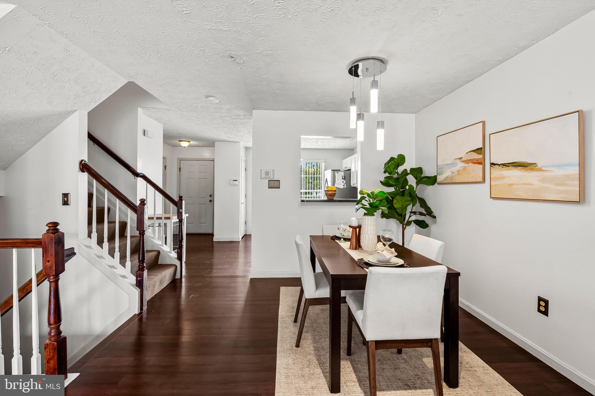 CONSTANT FRIENDSHIP - Residential