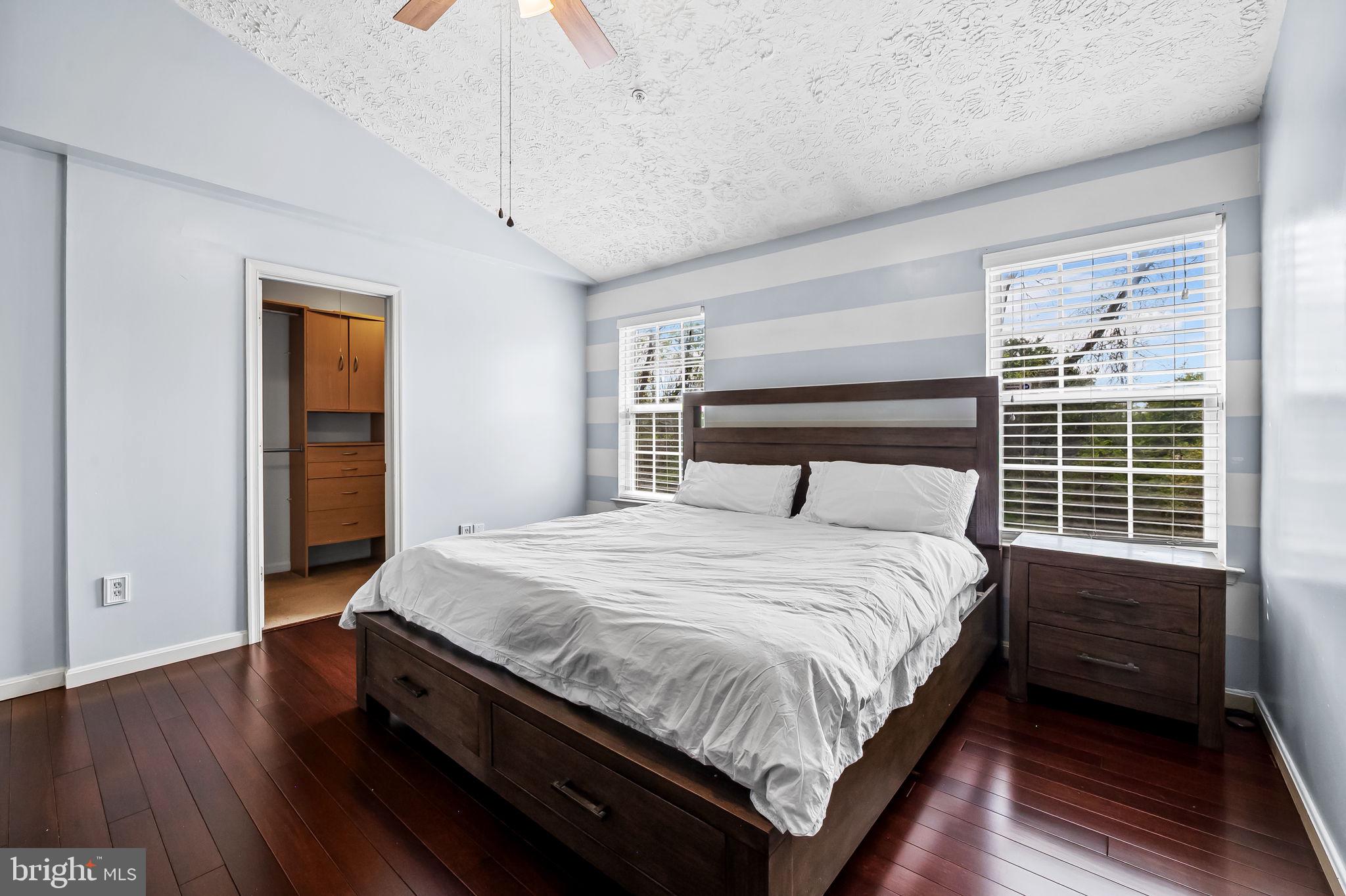 CONSTANT FRIENDSHIP - Residential