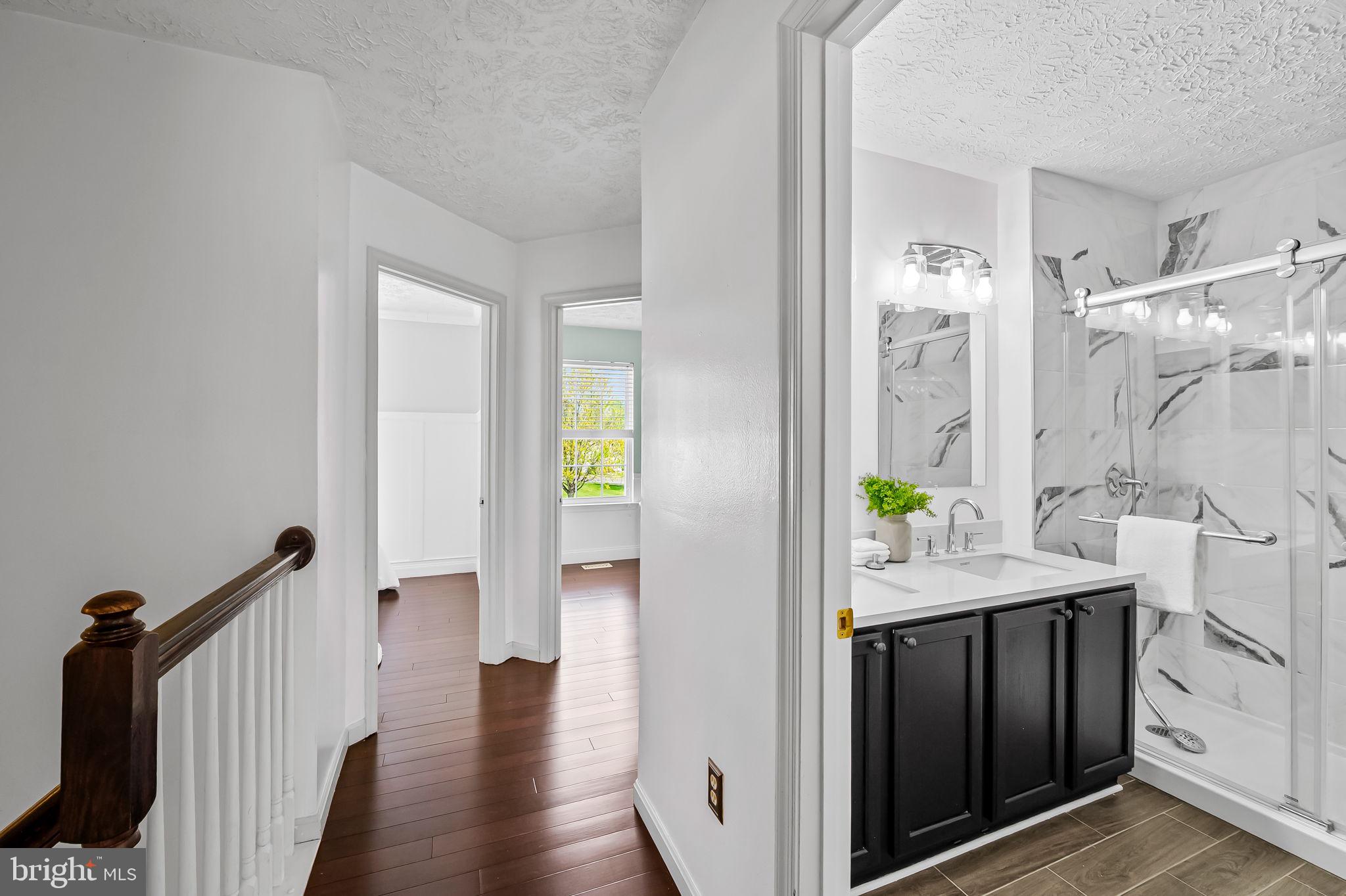 CONSTANT FRIENDSHIP - Residential