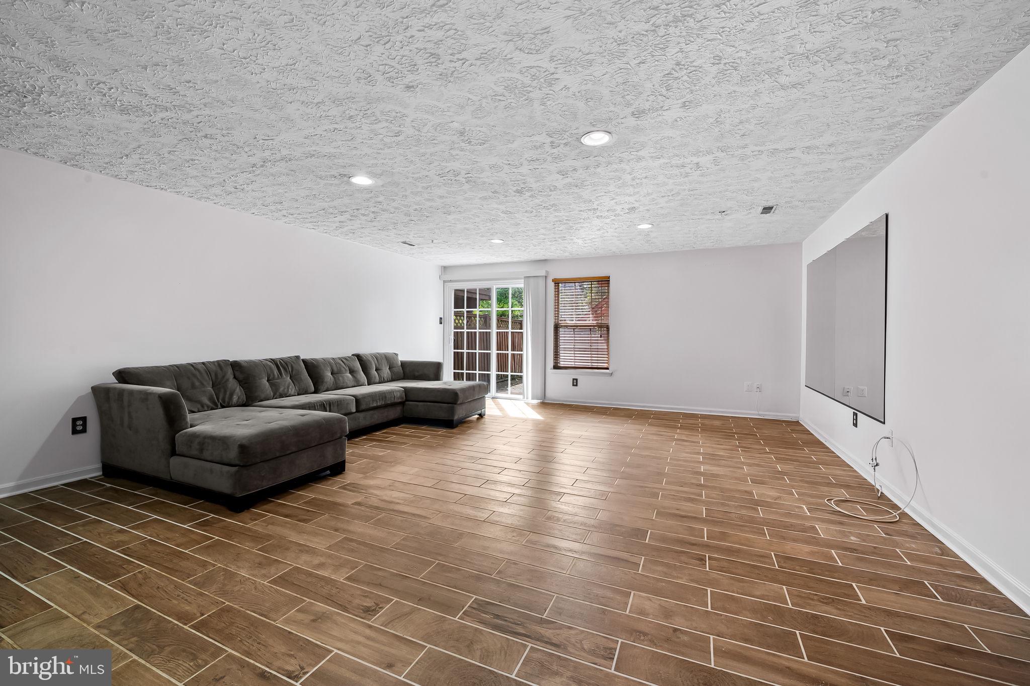 CONSTANT FRIENDSHIP - Residential