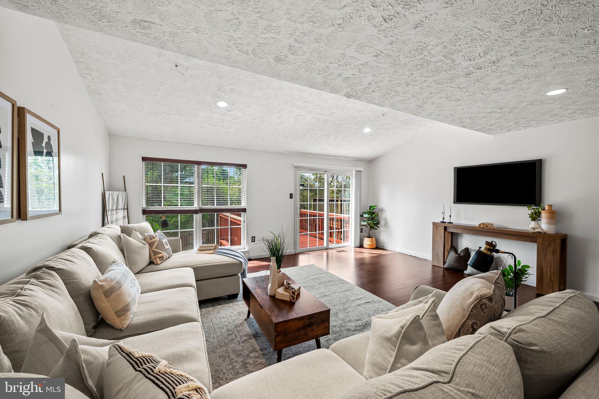 CONSTANT FRIENDSHIP - Residential