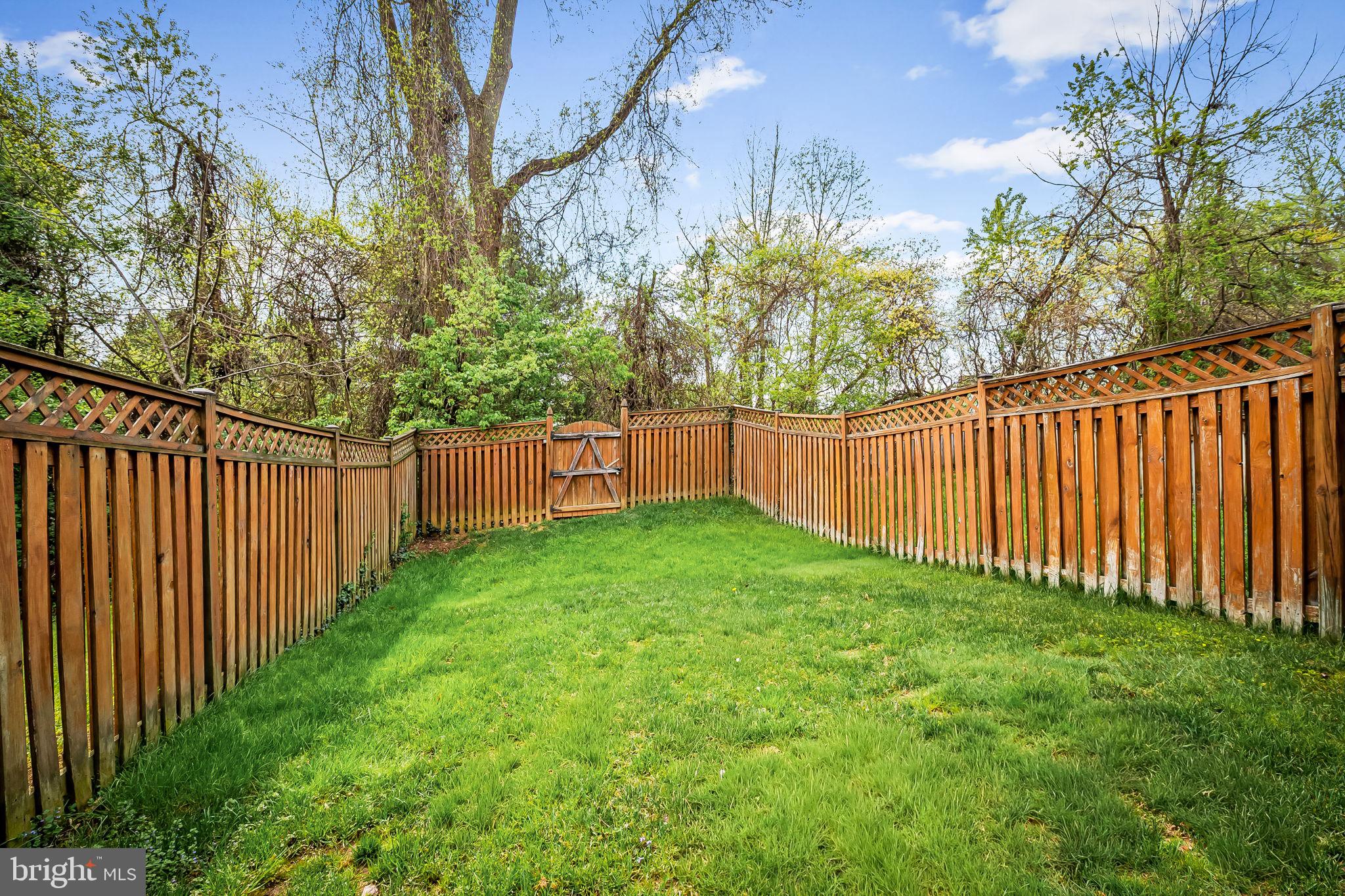 CONSTANT FRIENDSHIP - Residential