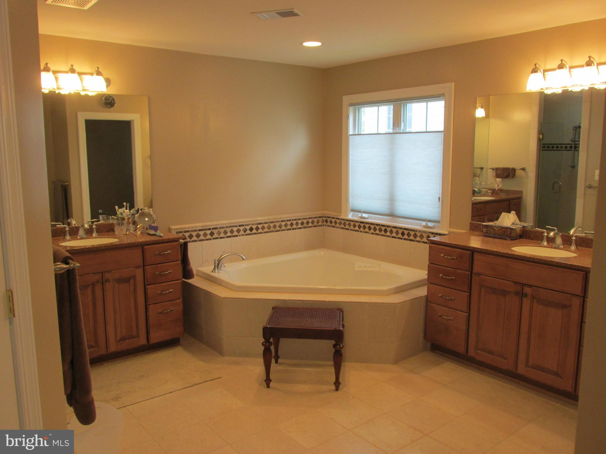 CHURCHILL - Residential Lease