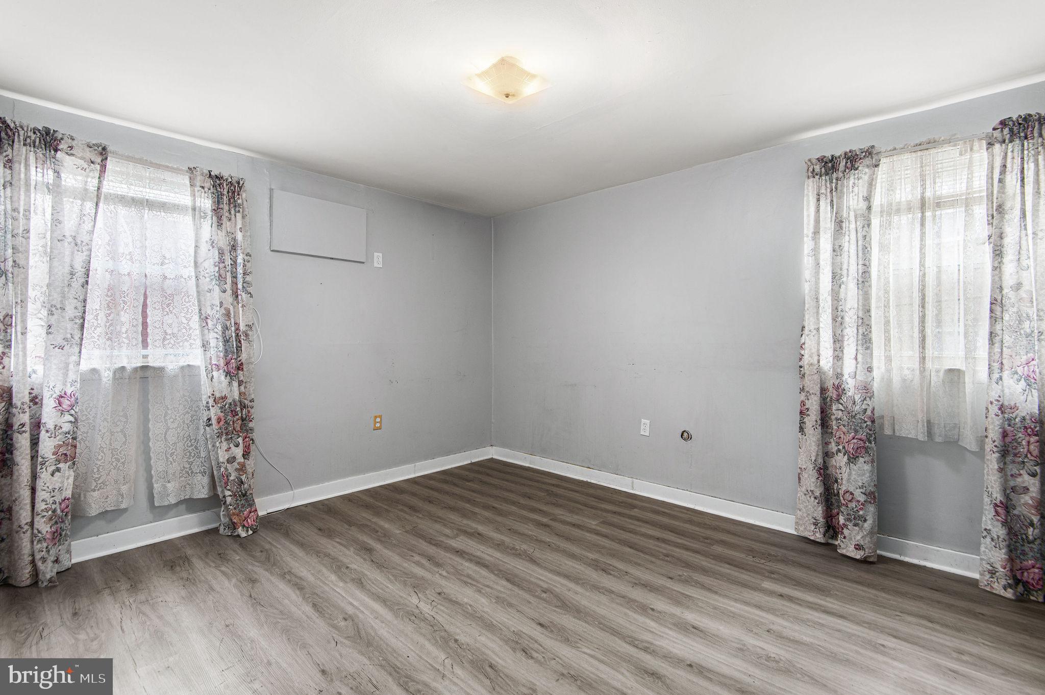 SOMERTON - Residential