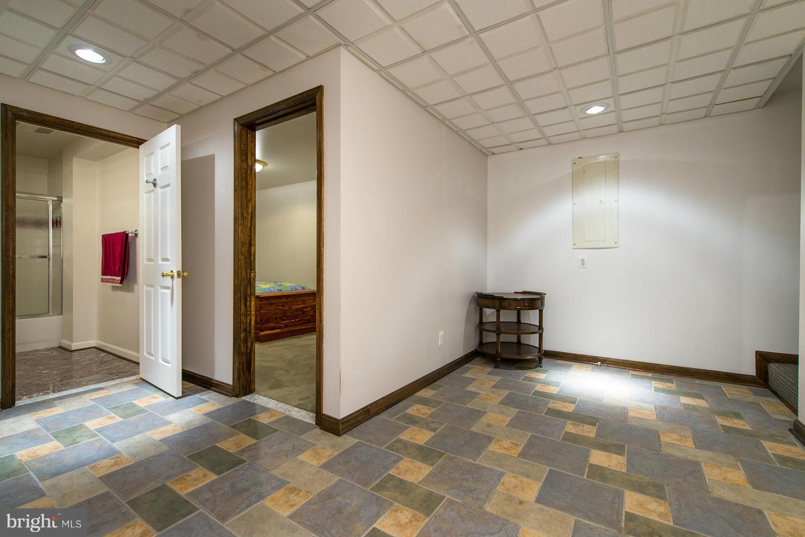 ASCOT ESTATES - Residential Lease