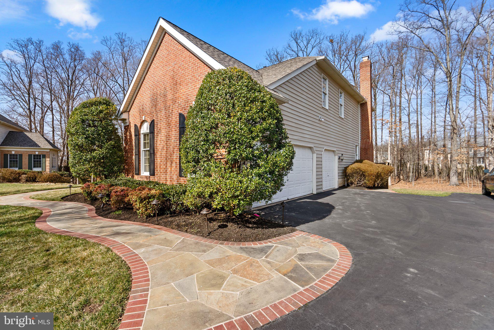 OAKTON CHASE - Residential