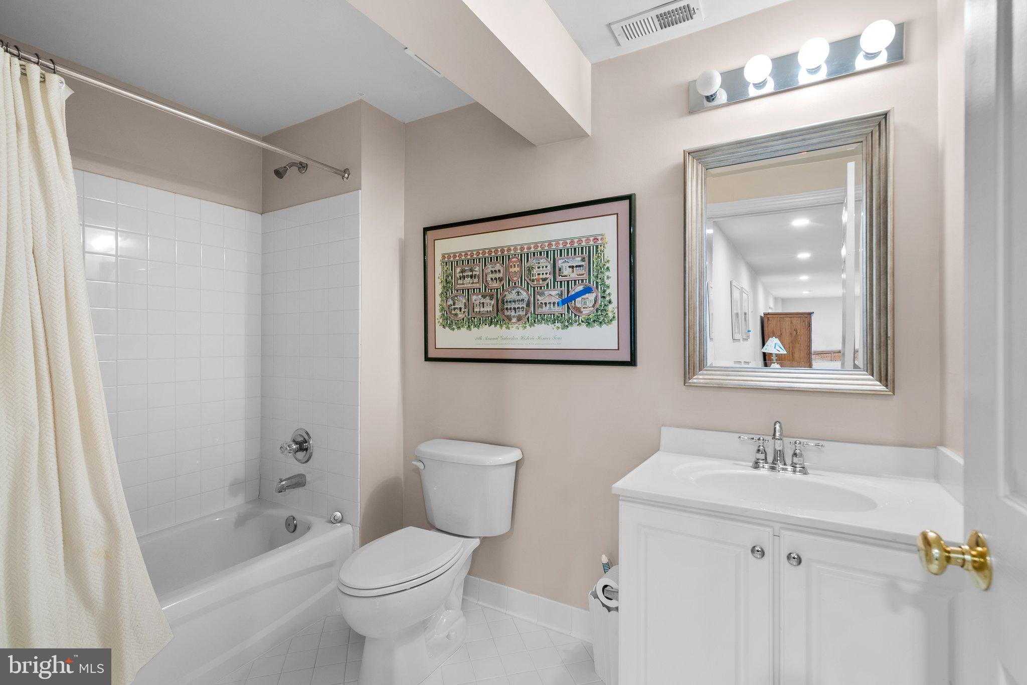 OAKTON CHASE - Residential